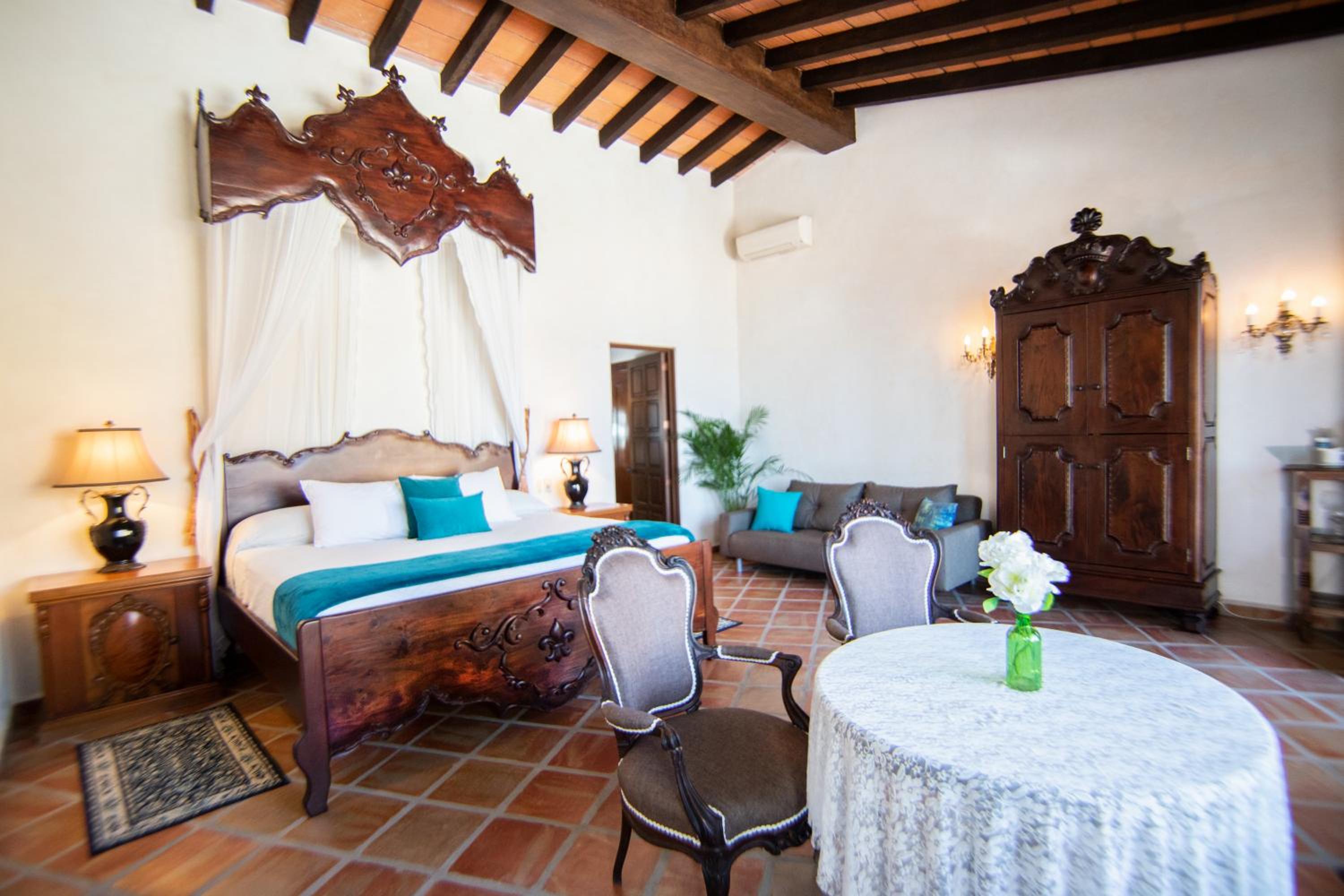 Deluxe King Room - Photo 6