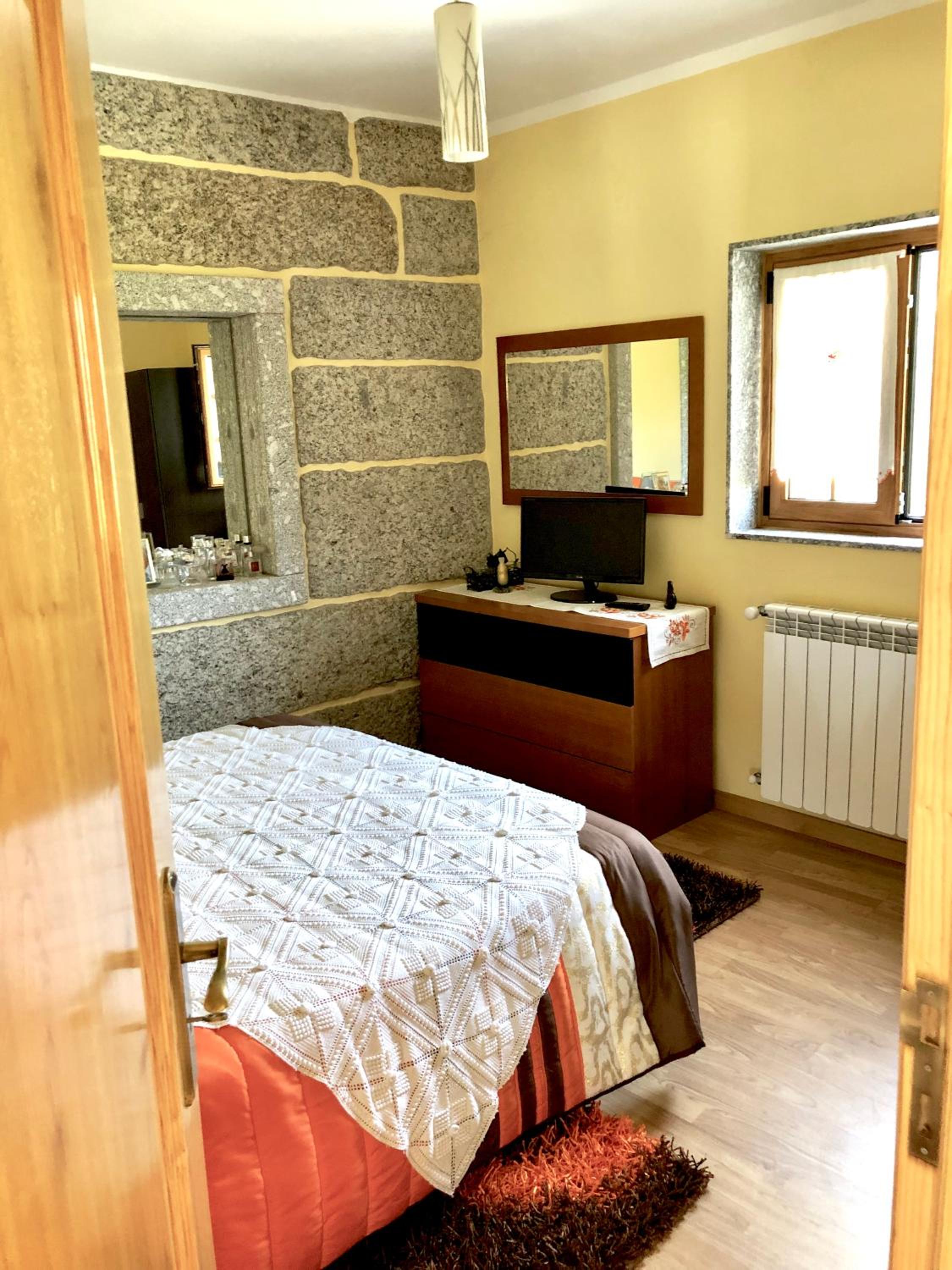Apartment with Terrace - Photo 2