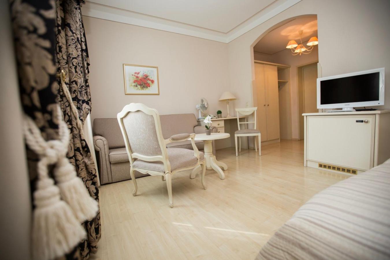 Double Room - Photo 1