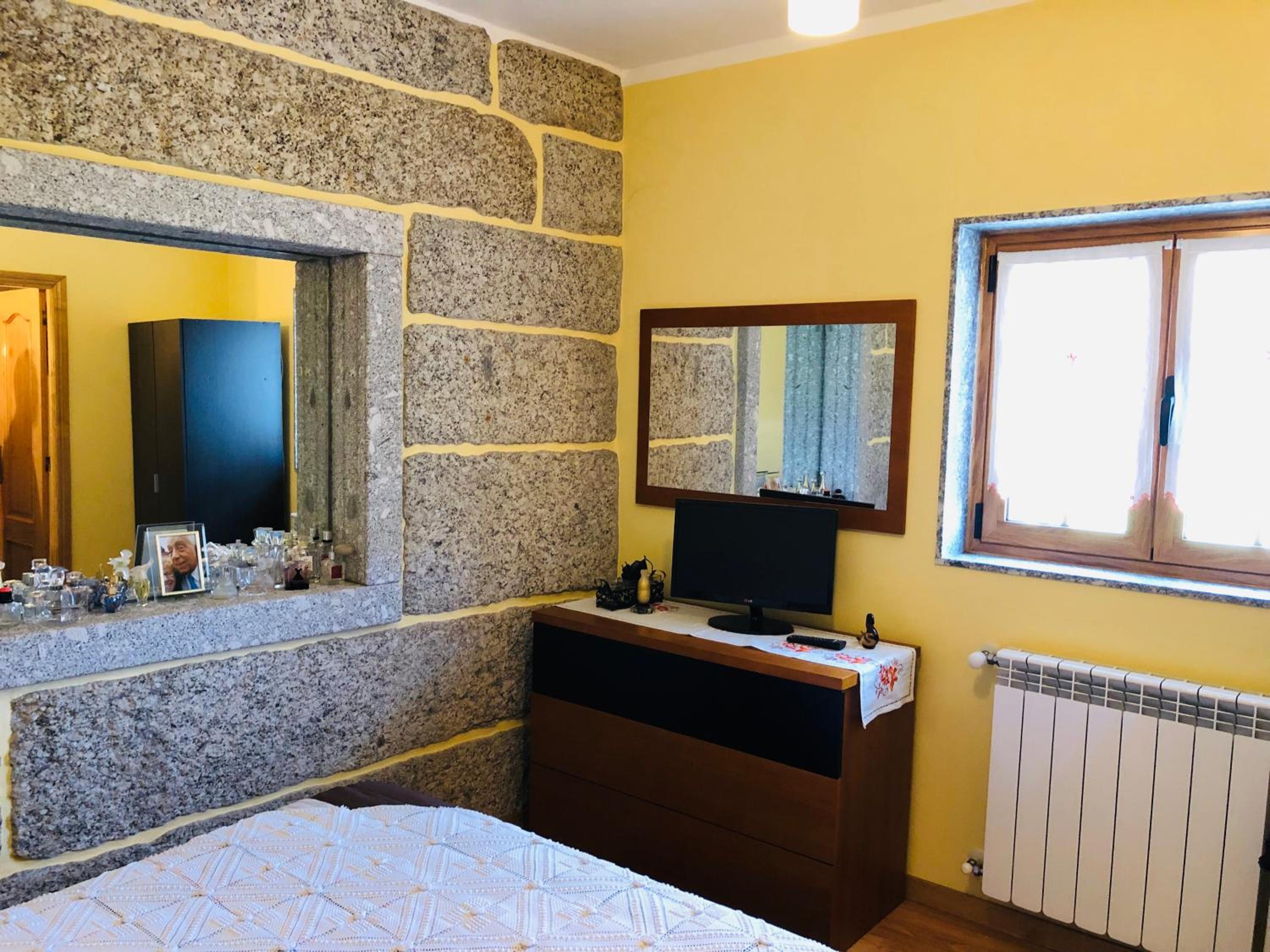 Apartment with Terrace - Photo 11