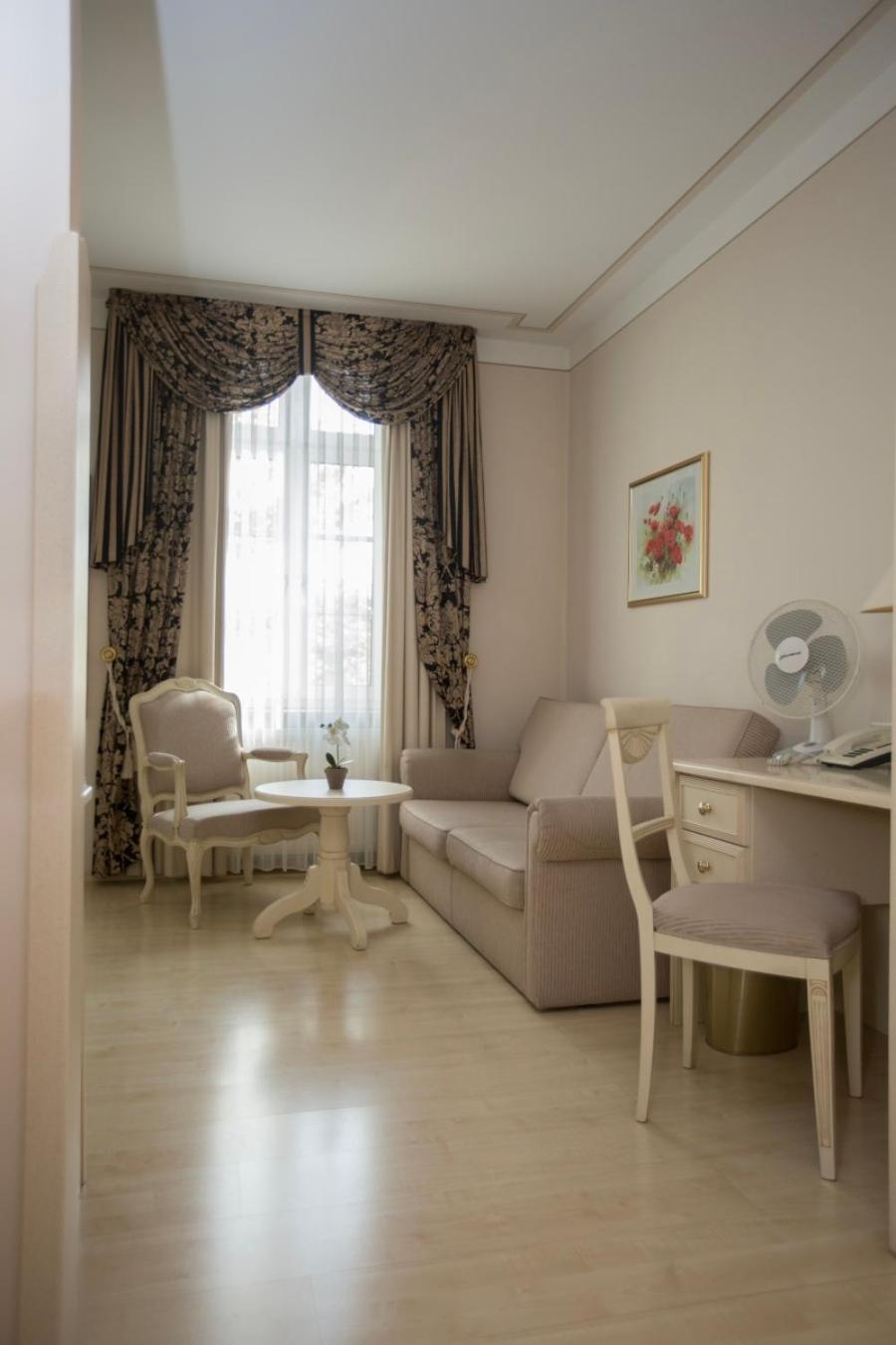 Double Room - Photo 3