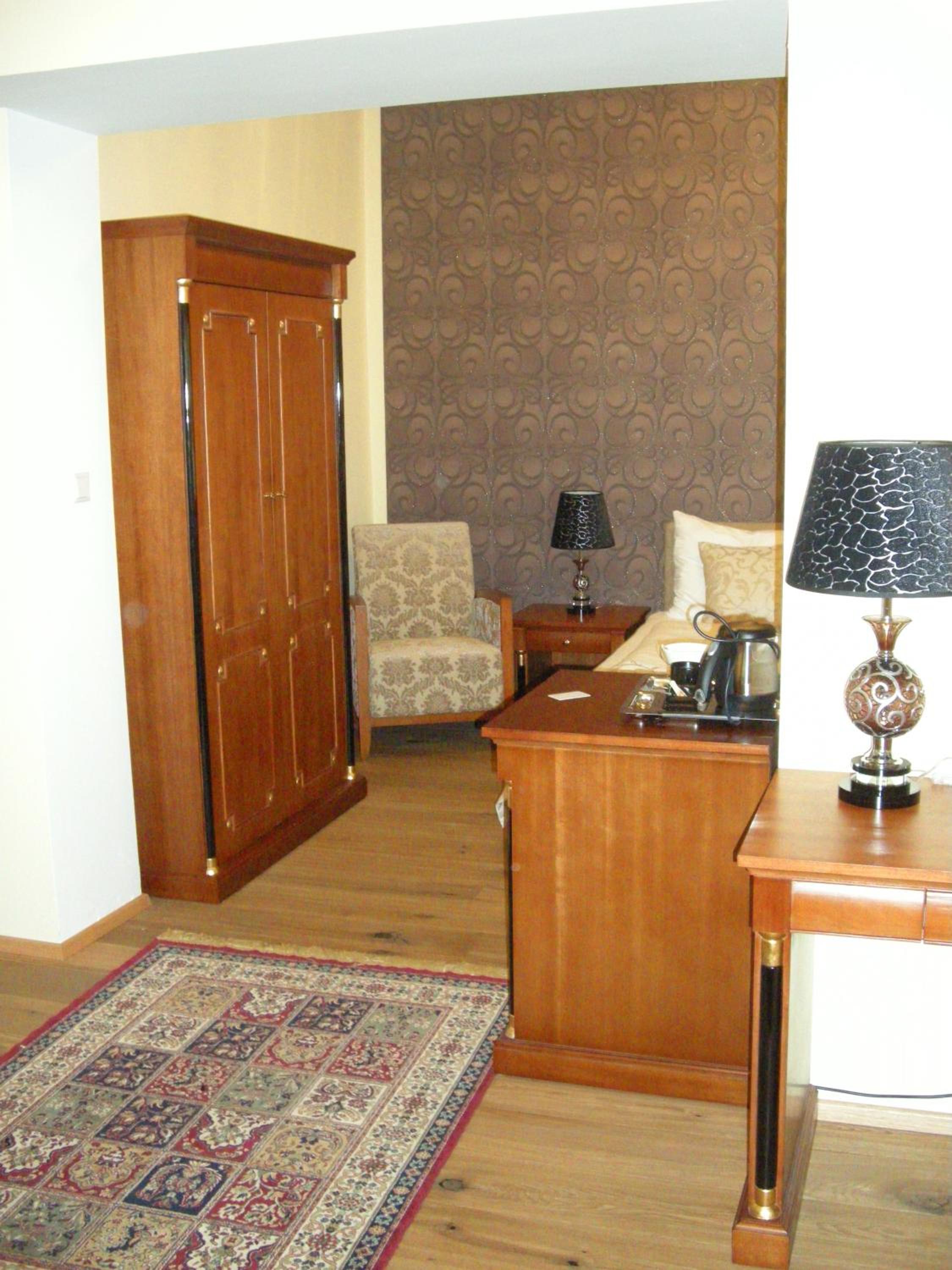 Double Room with Balcony Facing the Market Square - Photo 6