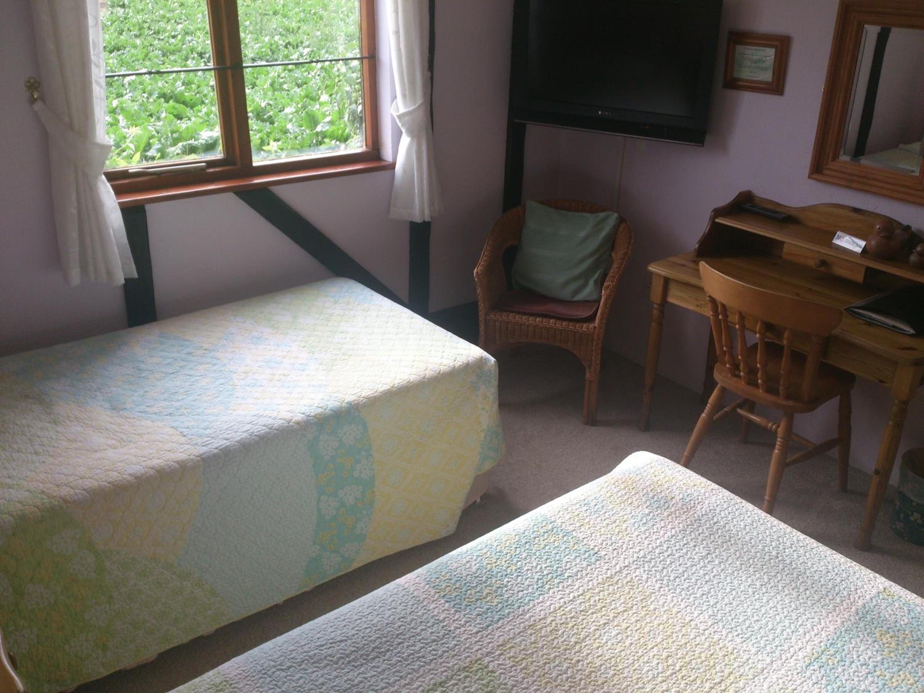 Twin Room - Photo 3