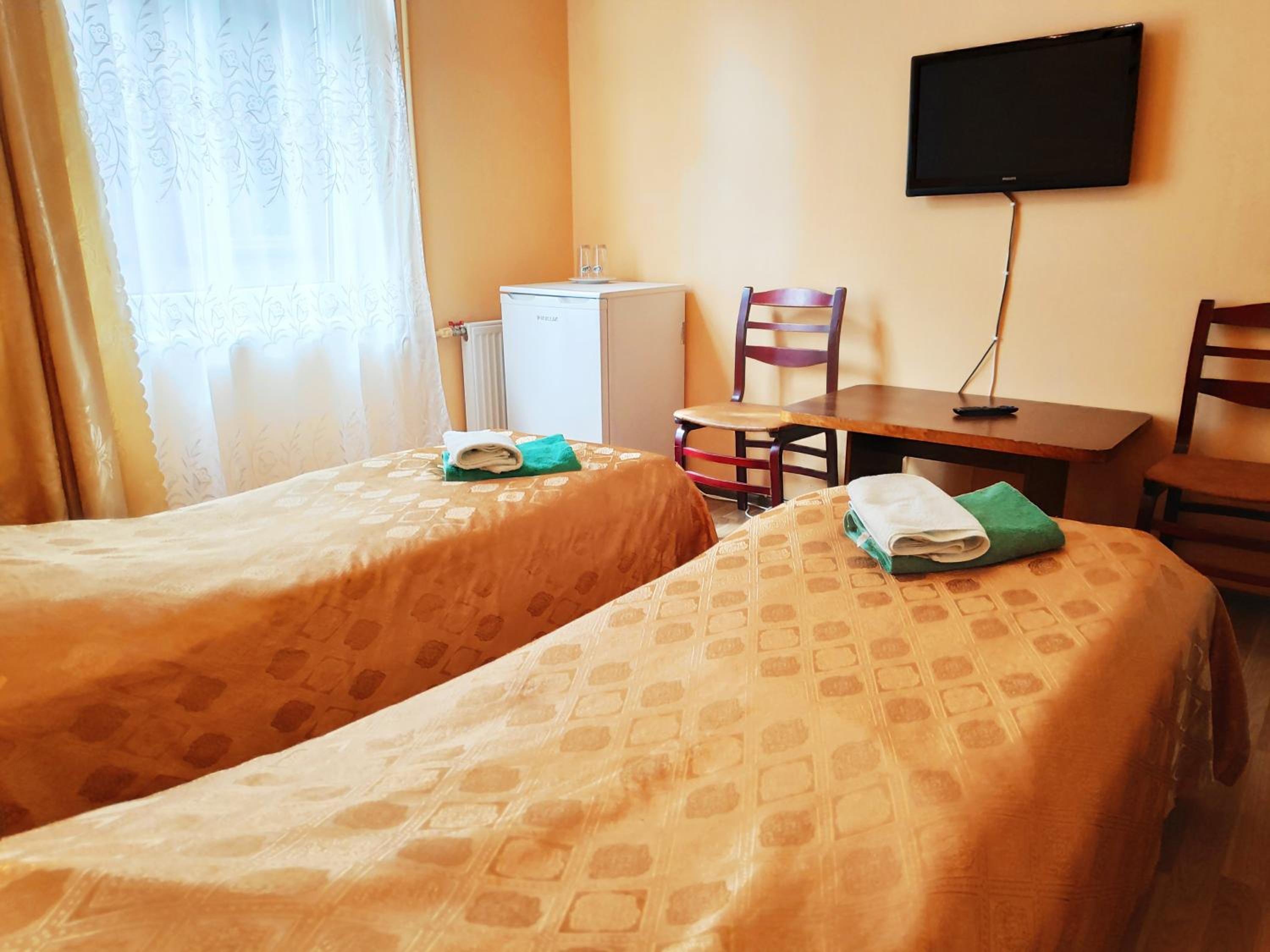 Economy Twin Room - Photo 1