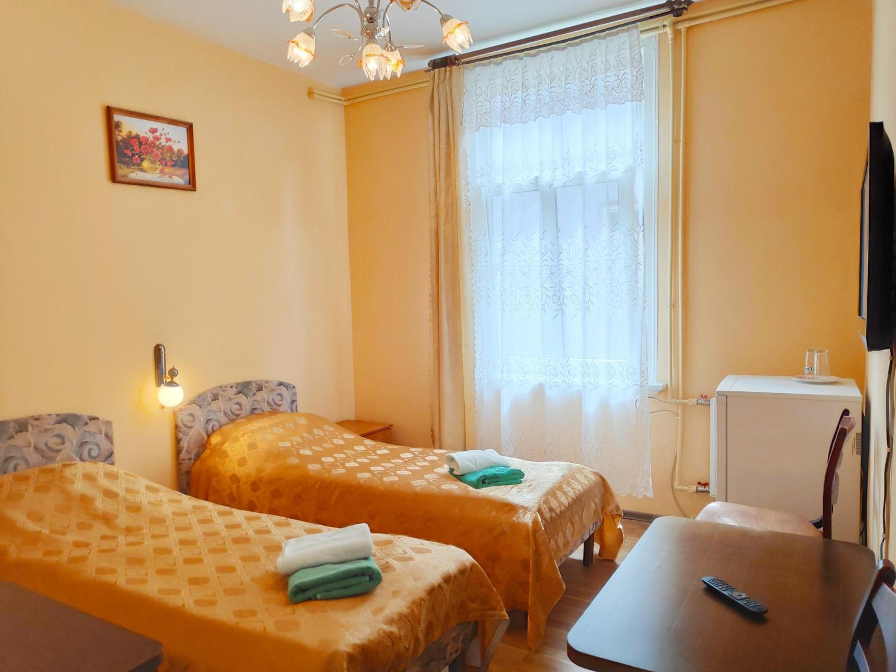 Economy Twin Room - Photo 4