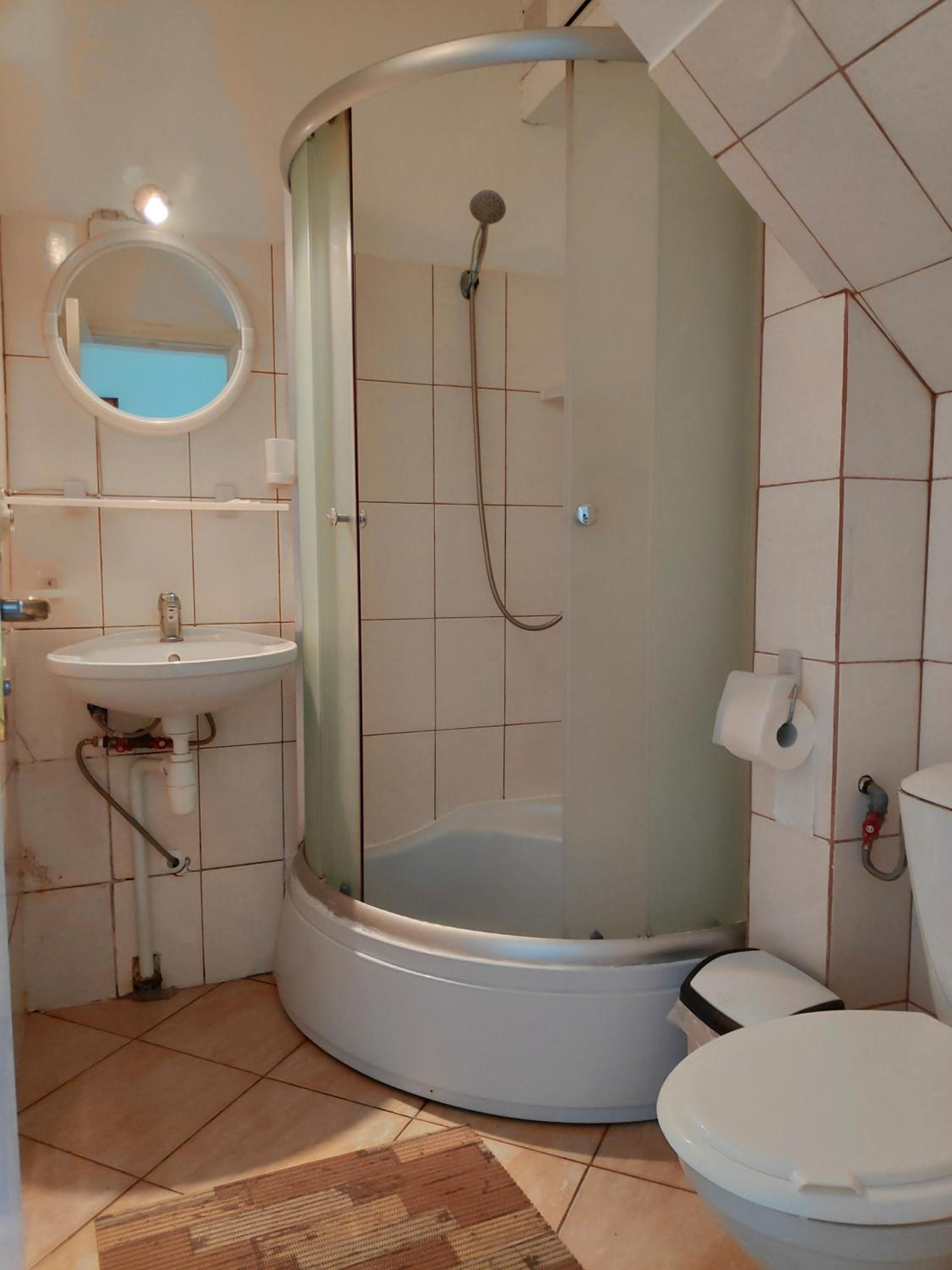Two bedroom Quadruple - Photo 5