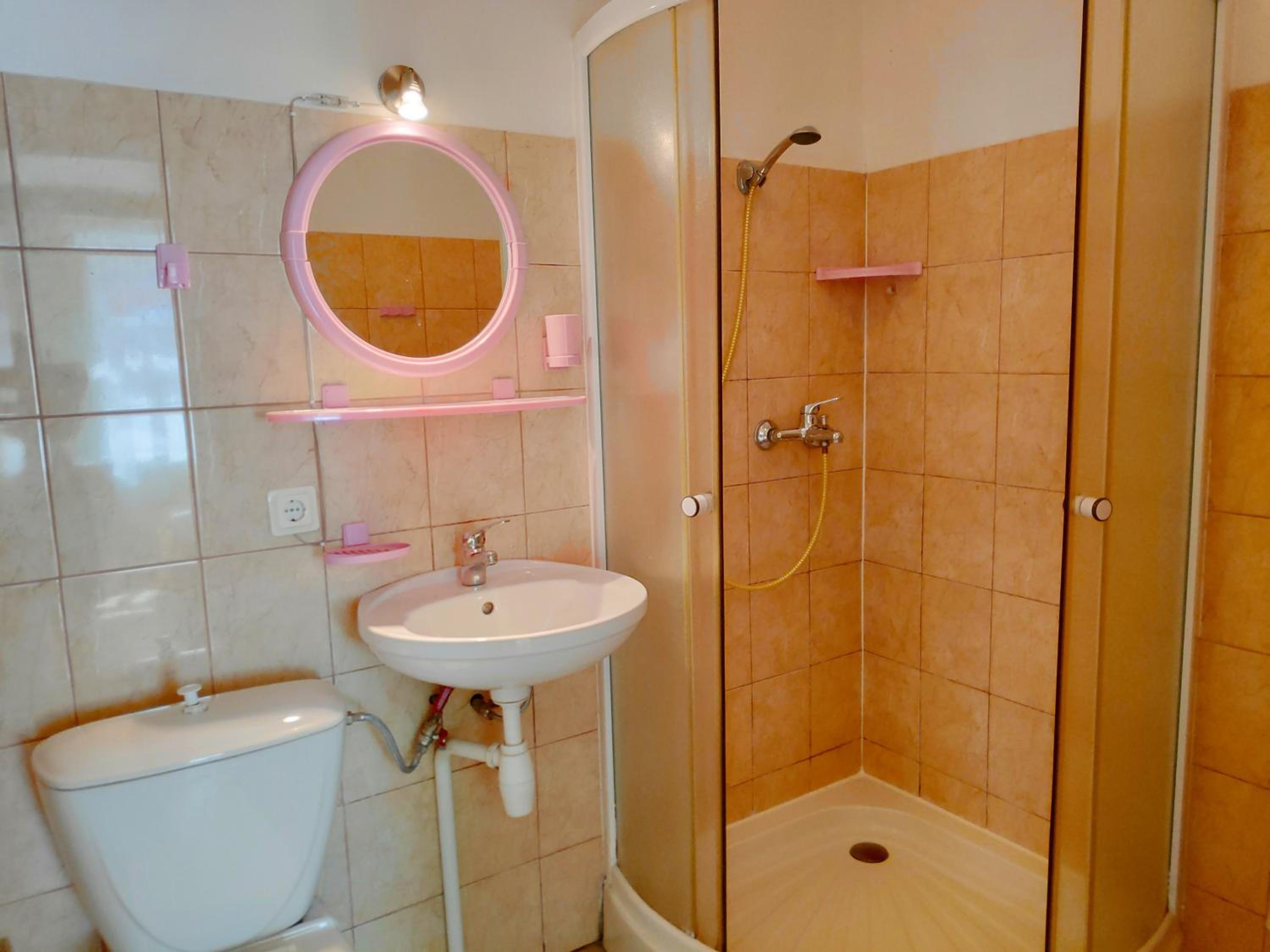 Two bedroom Quadruple - Photo 3
