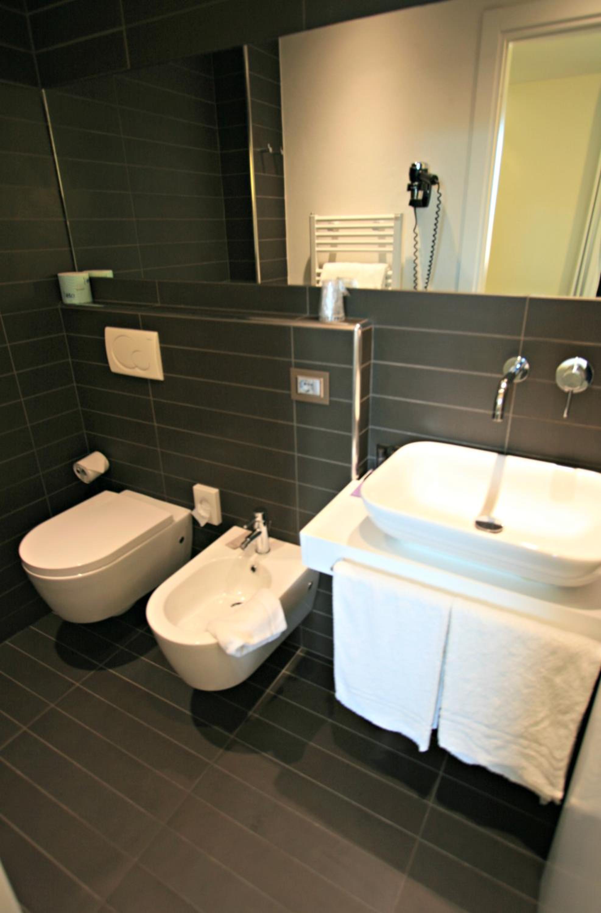 Standard Double or Twin Room - Photo 3