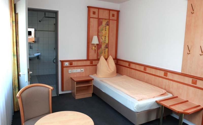 Single Room with Bathroom photo 1