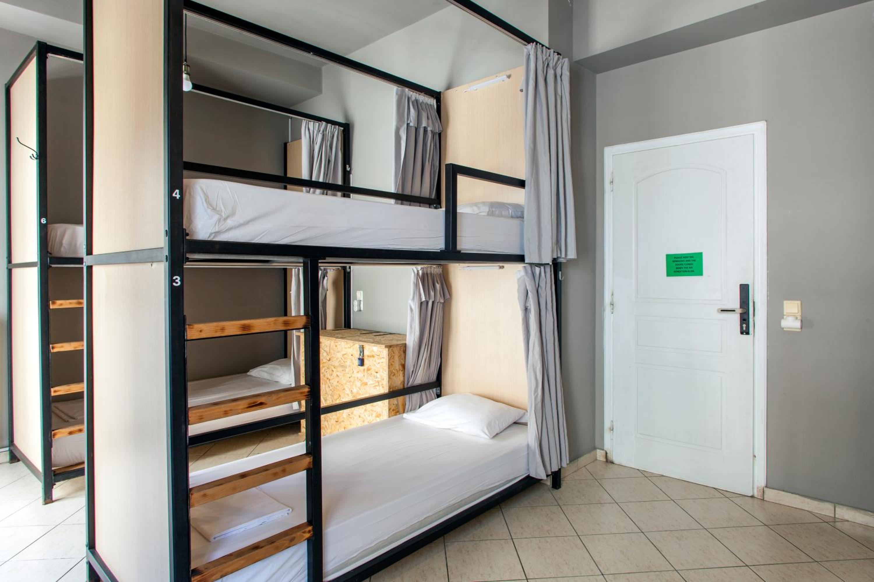 Bed in 6-Bed Mixed Dormitory Room photo 1