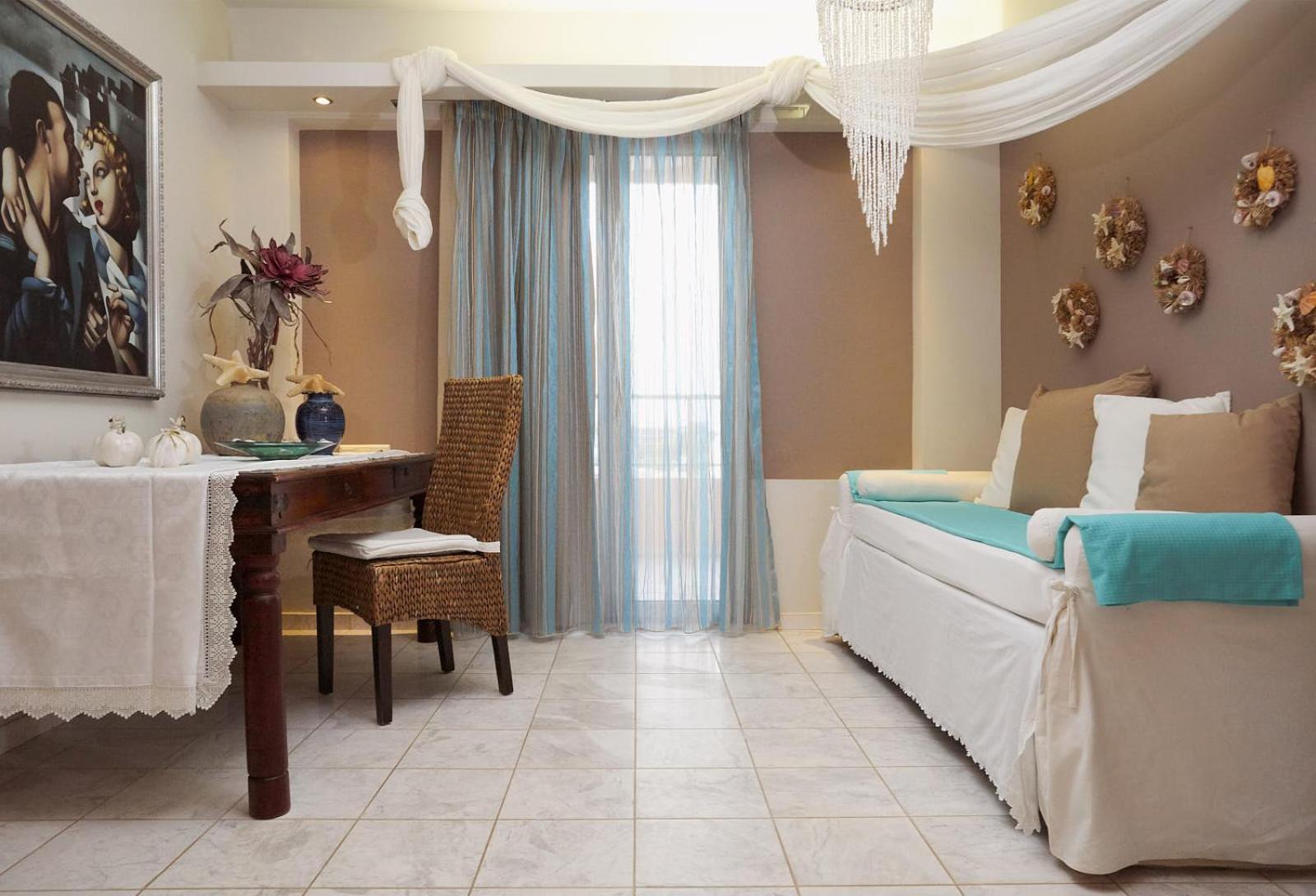 Deluxe Suite with Sea View - Photo 7