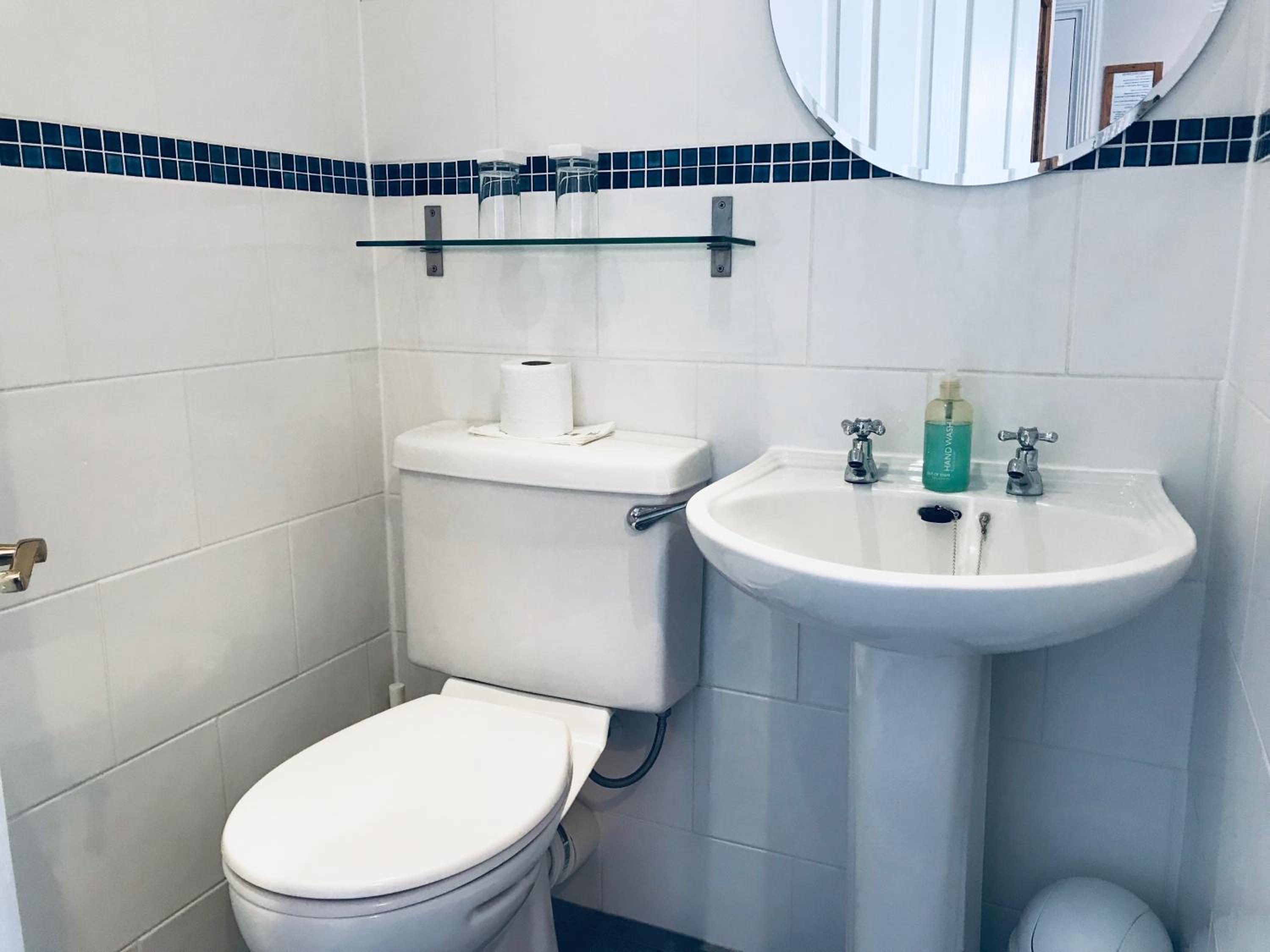 Double Room with Private Bathroom photo 2