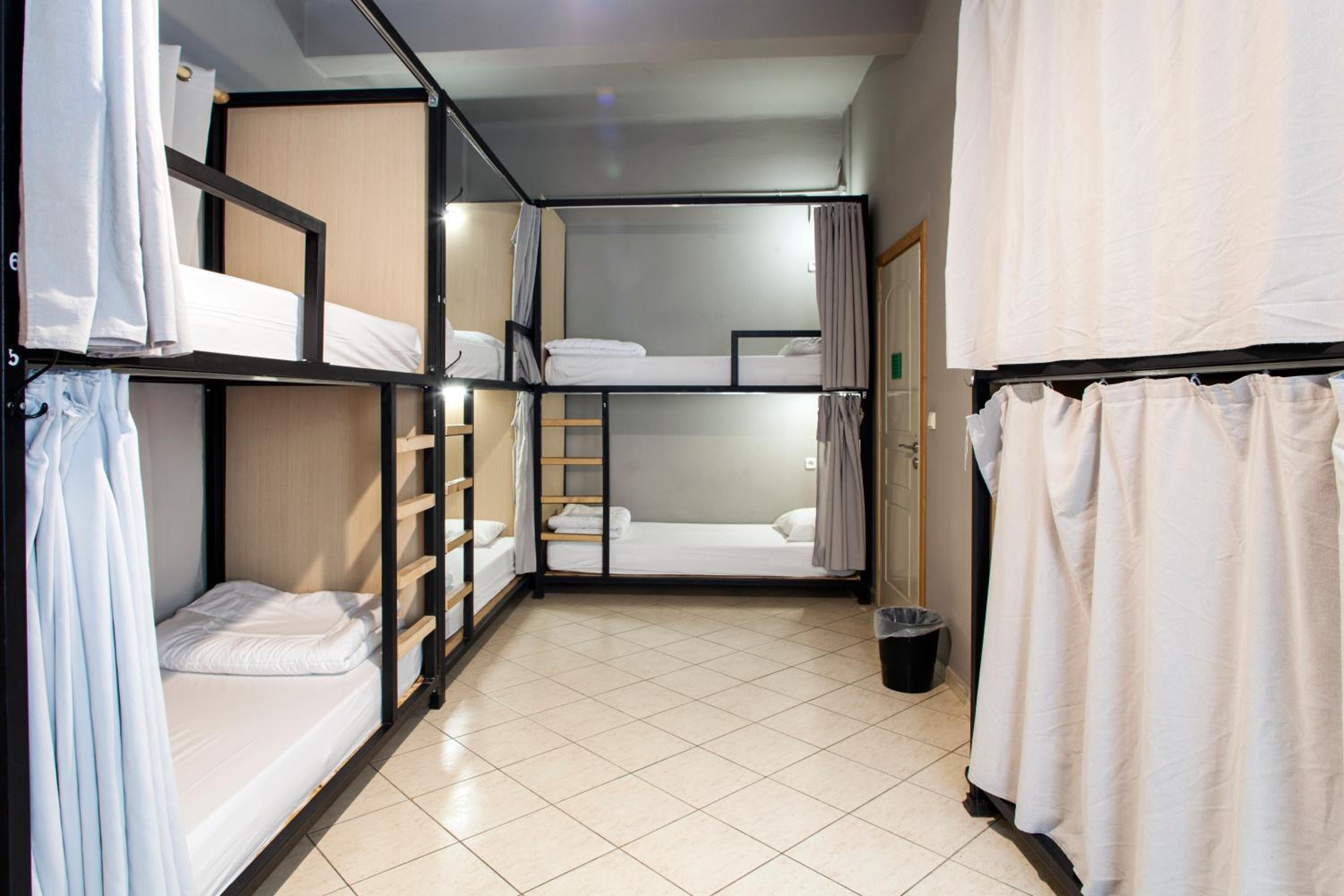 Bed in 8-Bed Mixed Dormitory Room photo 1