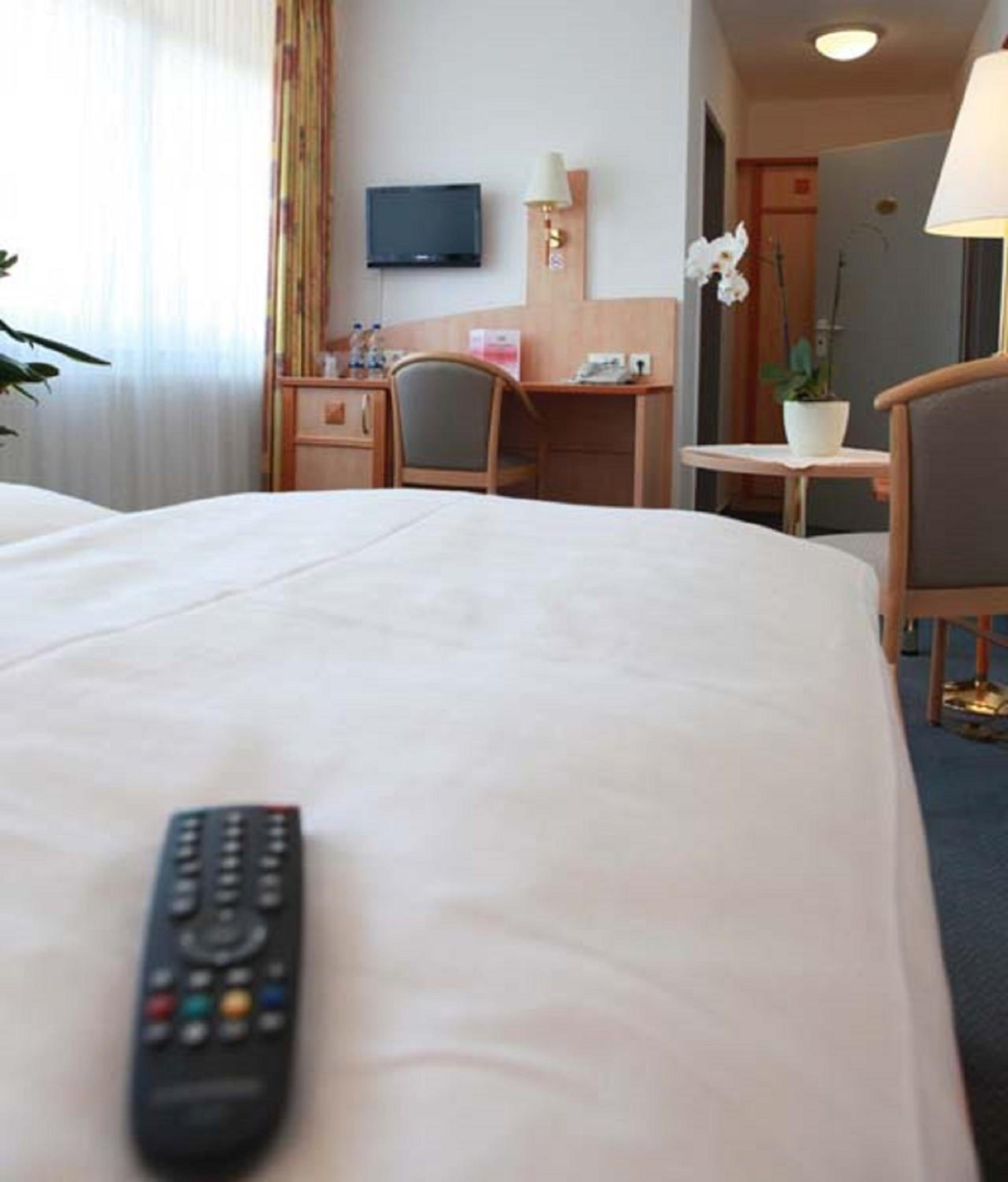 Twin Room - Photo 3