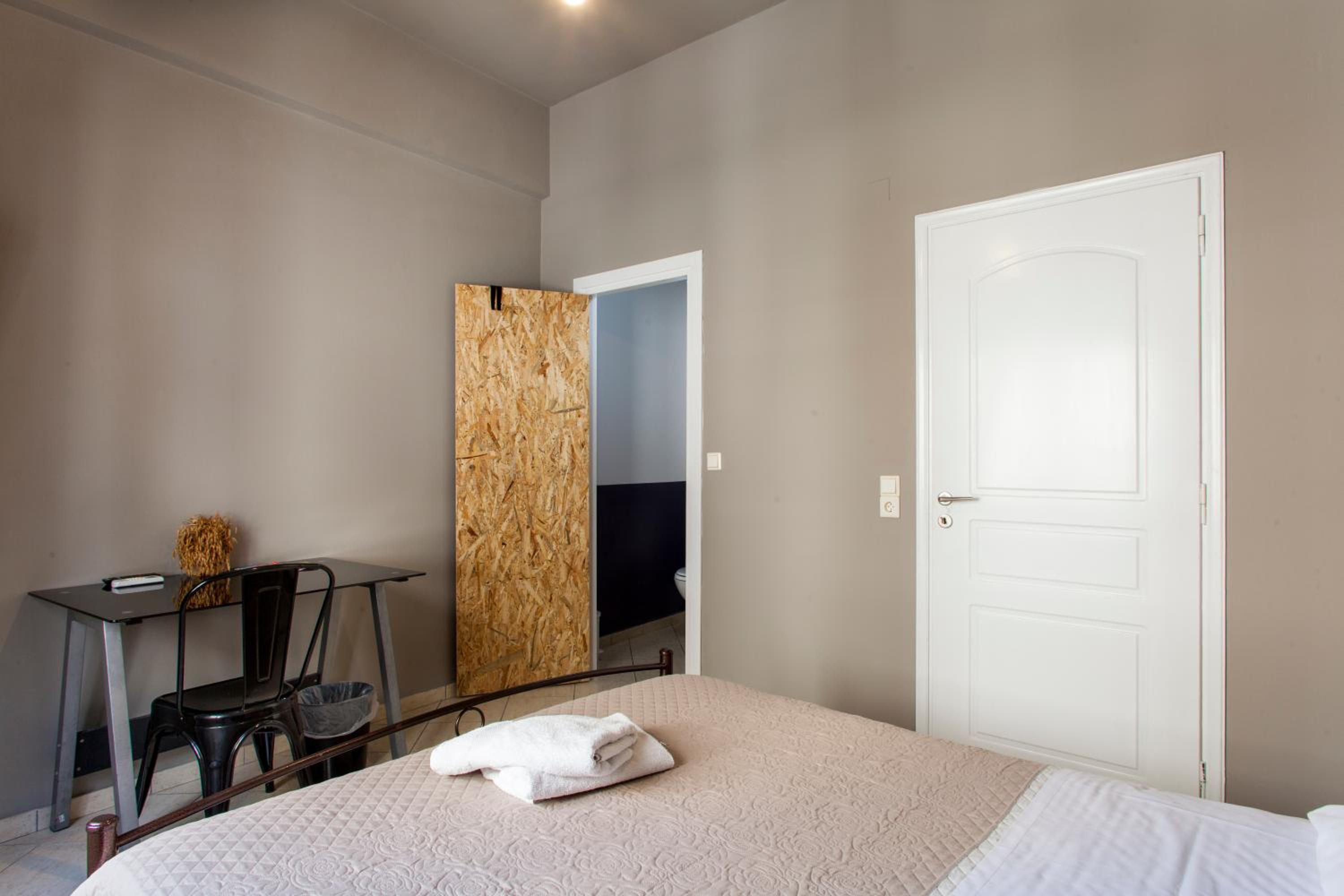 Double or Twin Room with Private Bathroom - Photo 3
