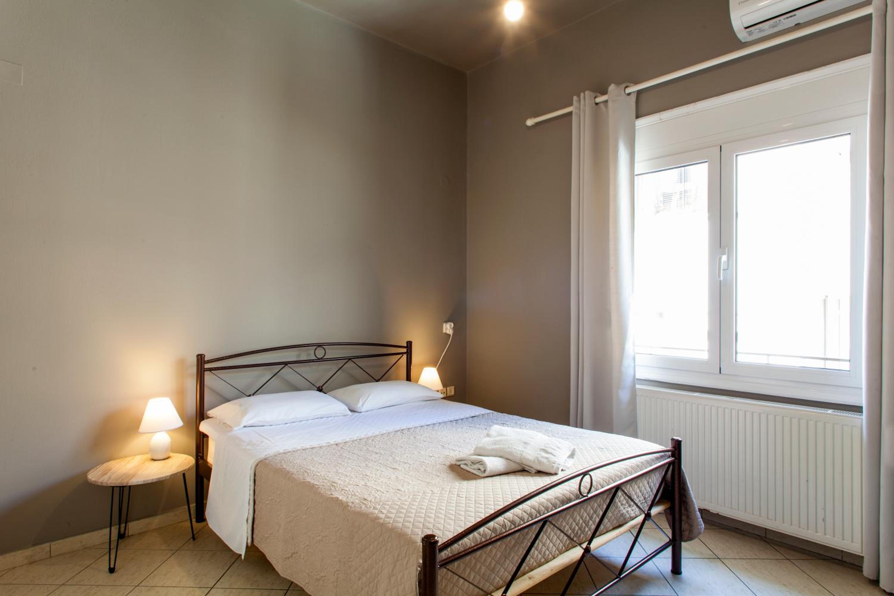 Double or Twin Room with Private Bathroom - Photo 6