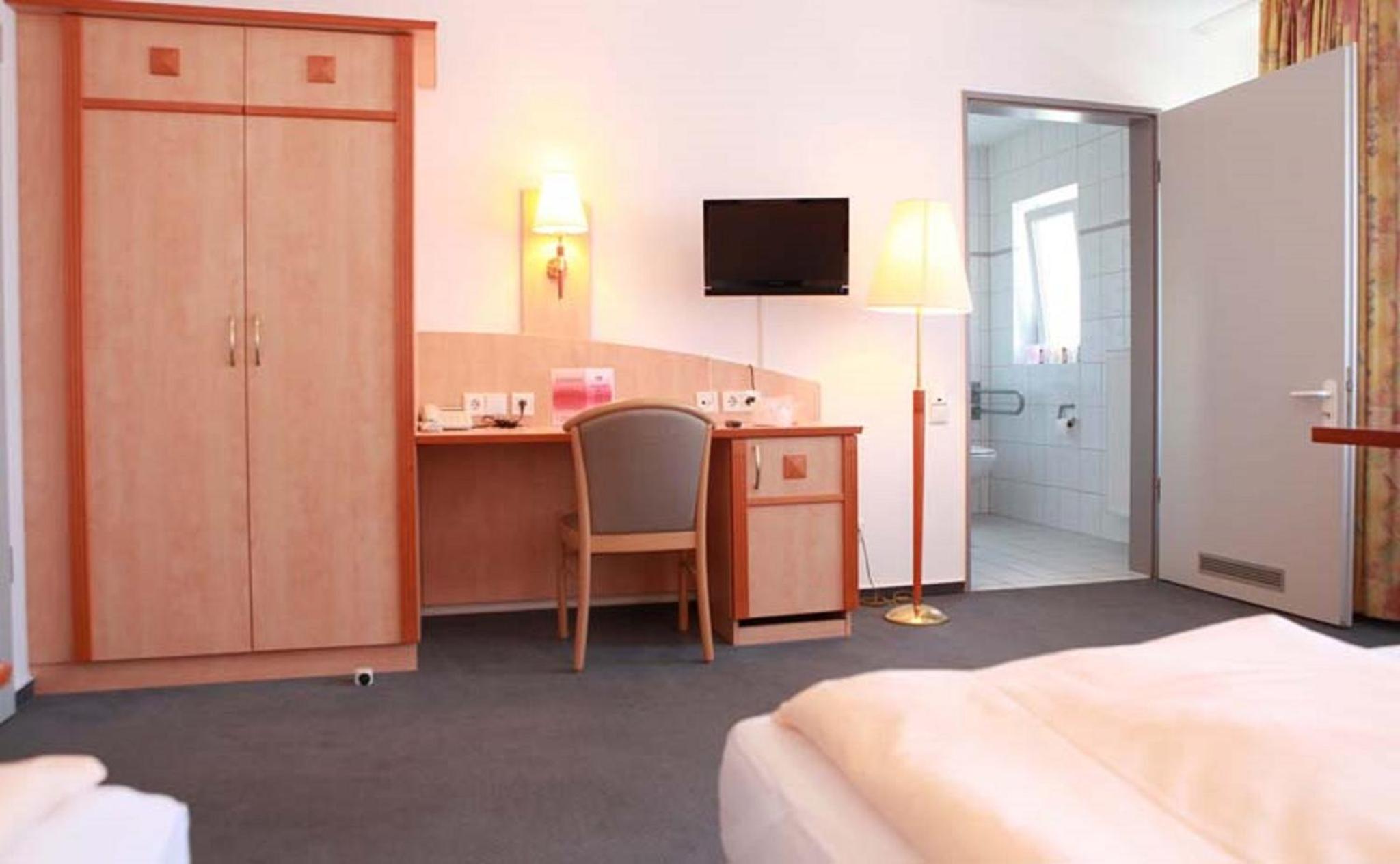 Triple Room - Disability Access - Photo 2