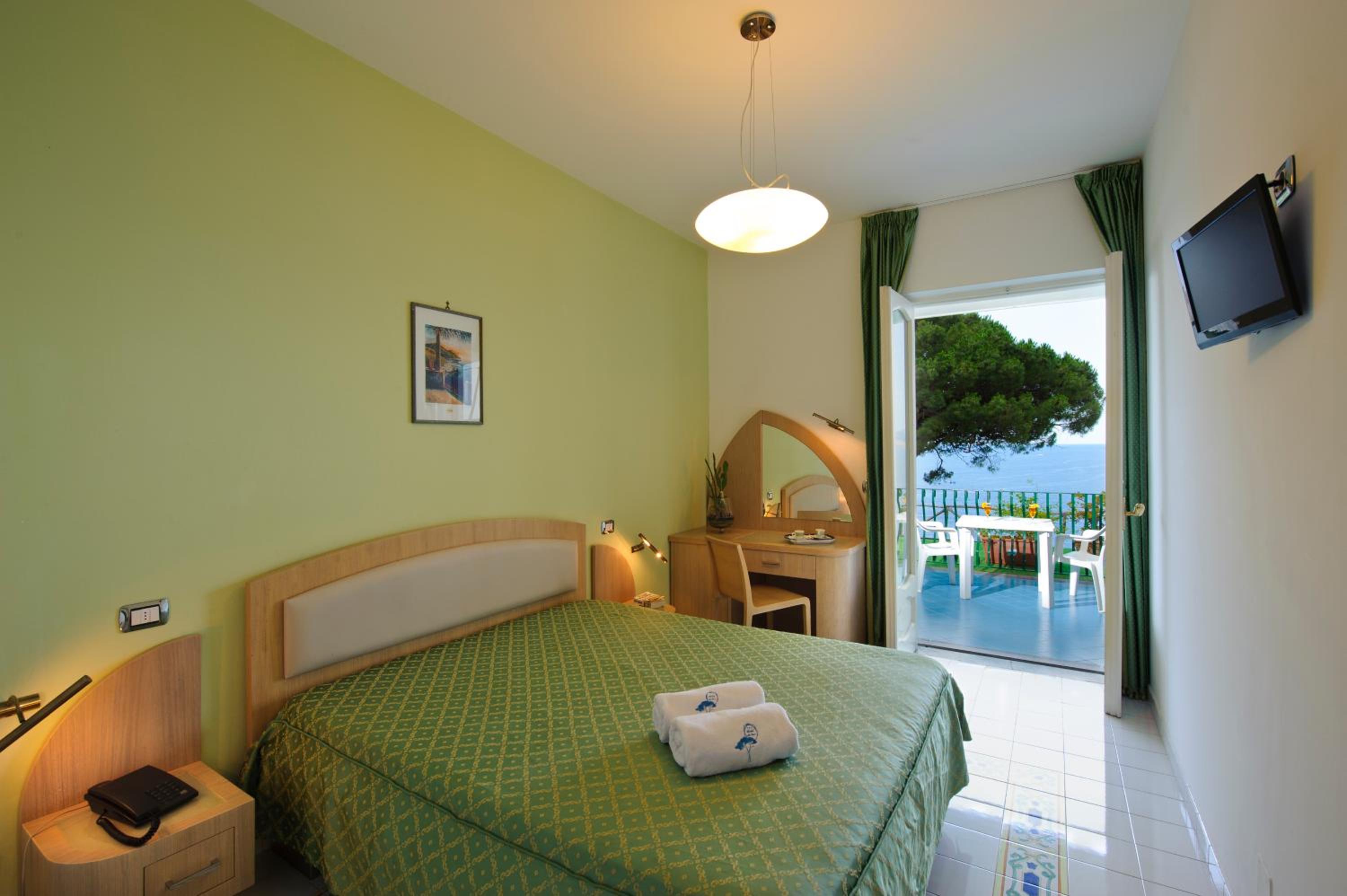 Classic Double Room with Sea View - Photo 1