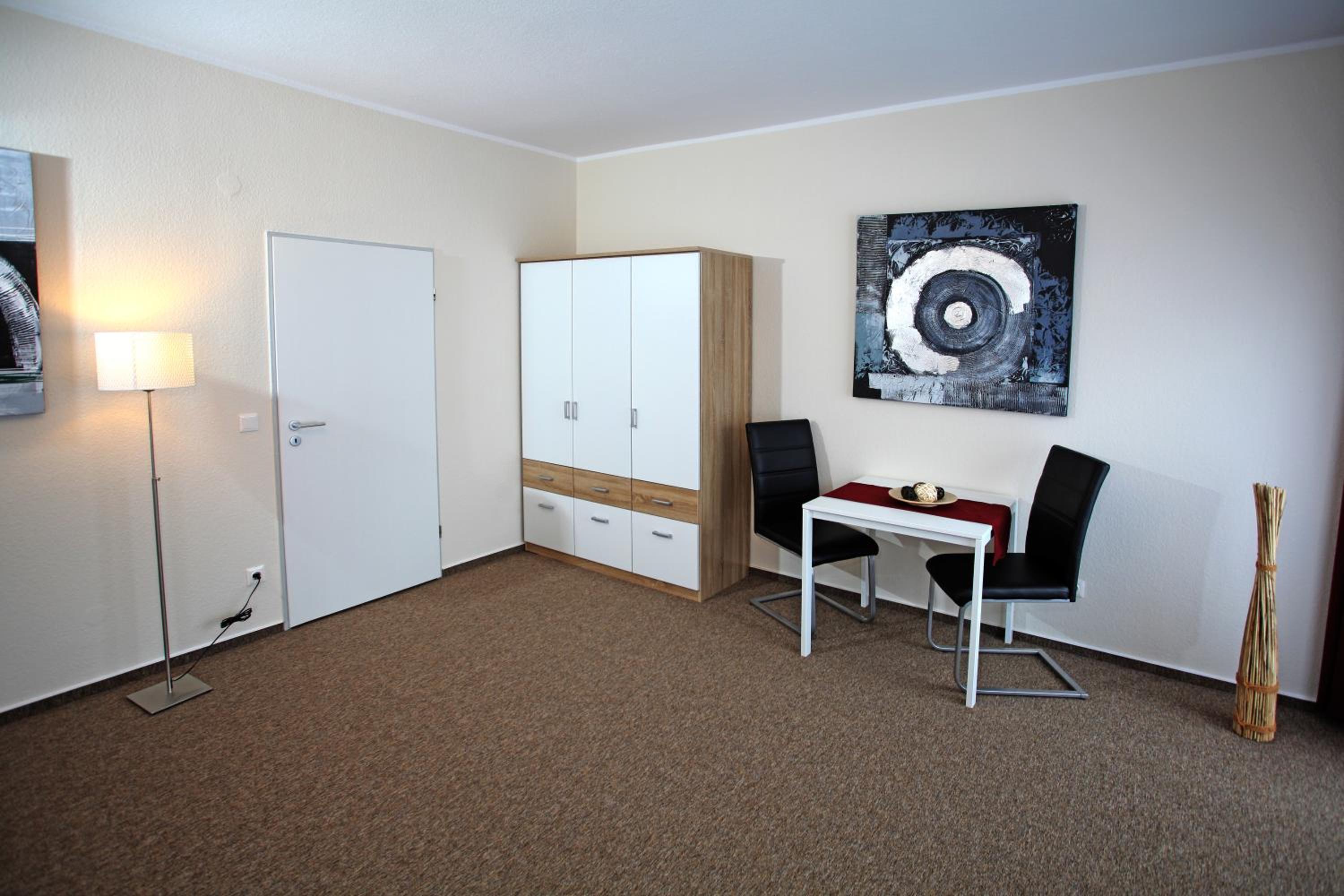 Deluxe One-Bedroom Apartment - Photo 5