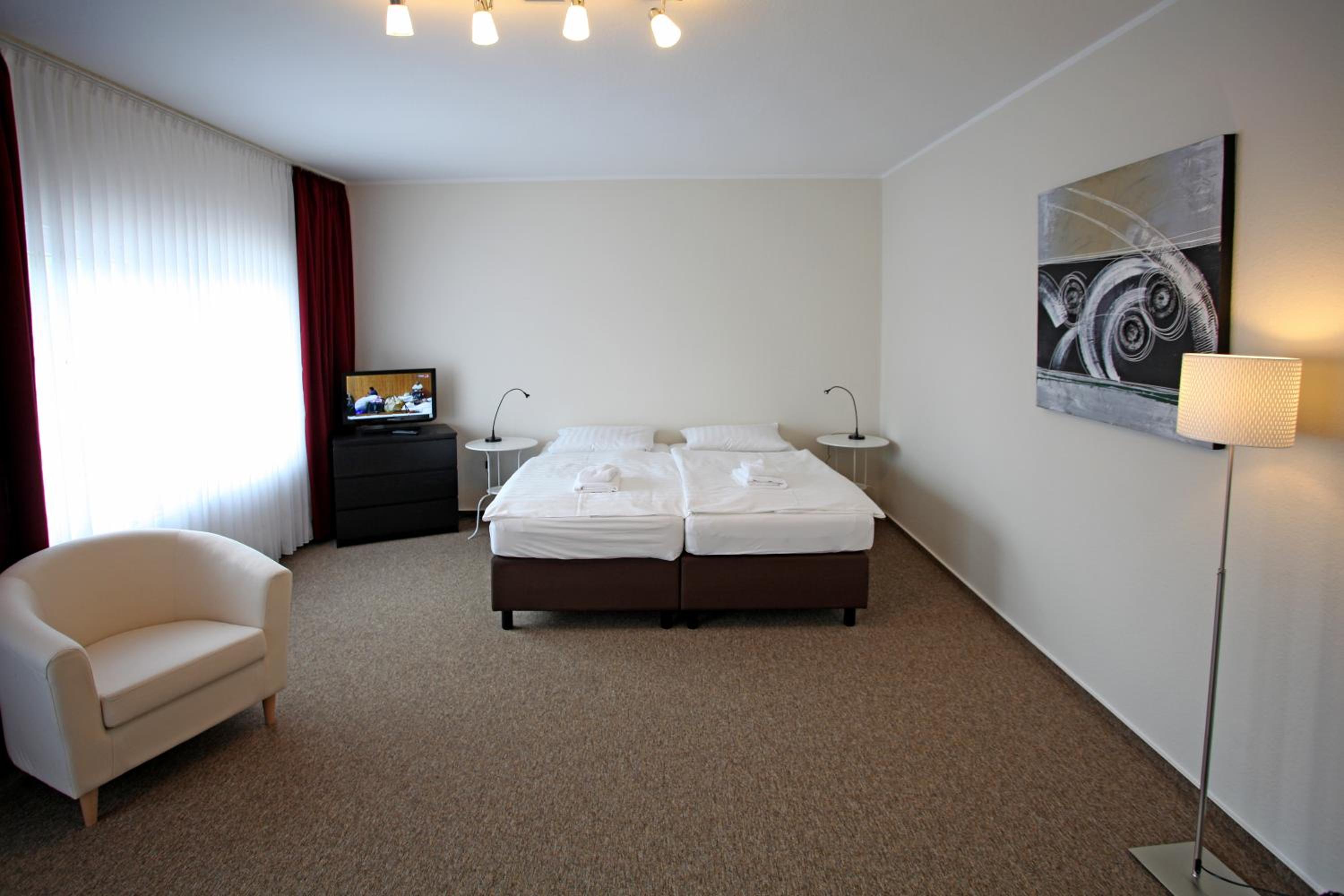 Studio Apartment - Photo 3