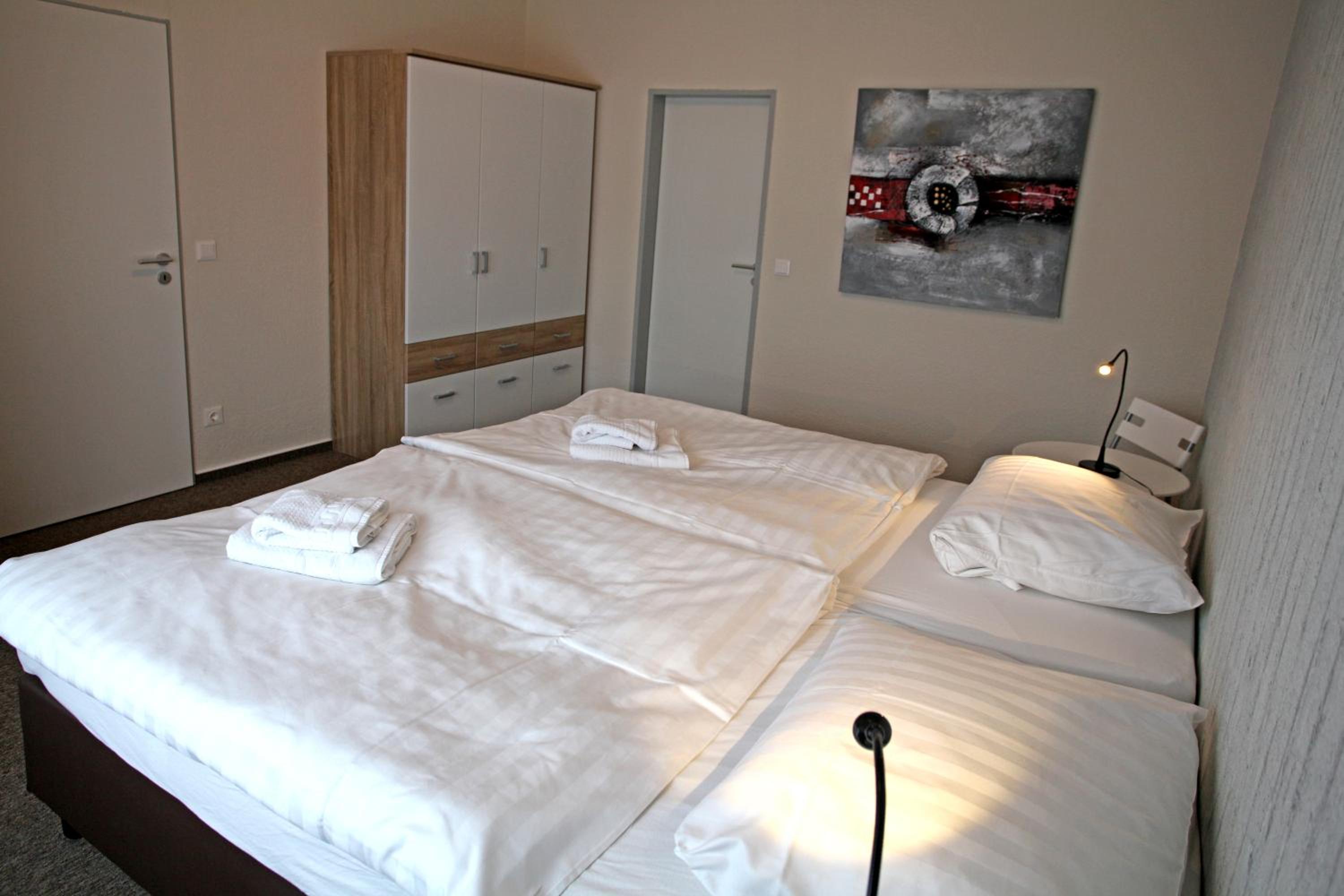 Studio Apartment - Photo 1