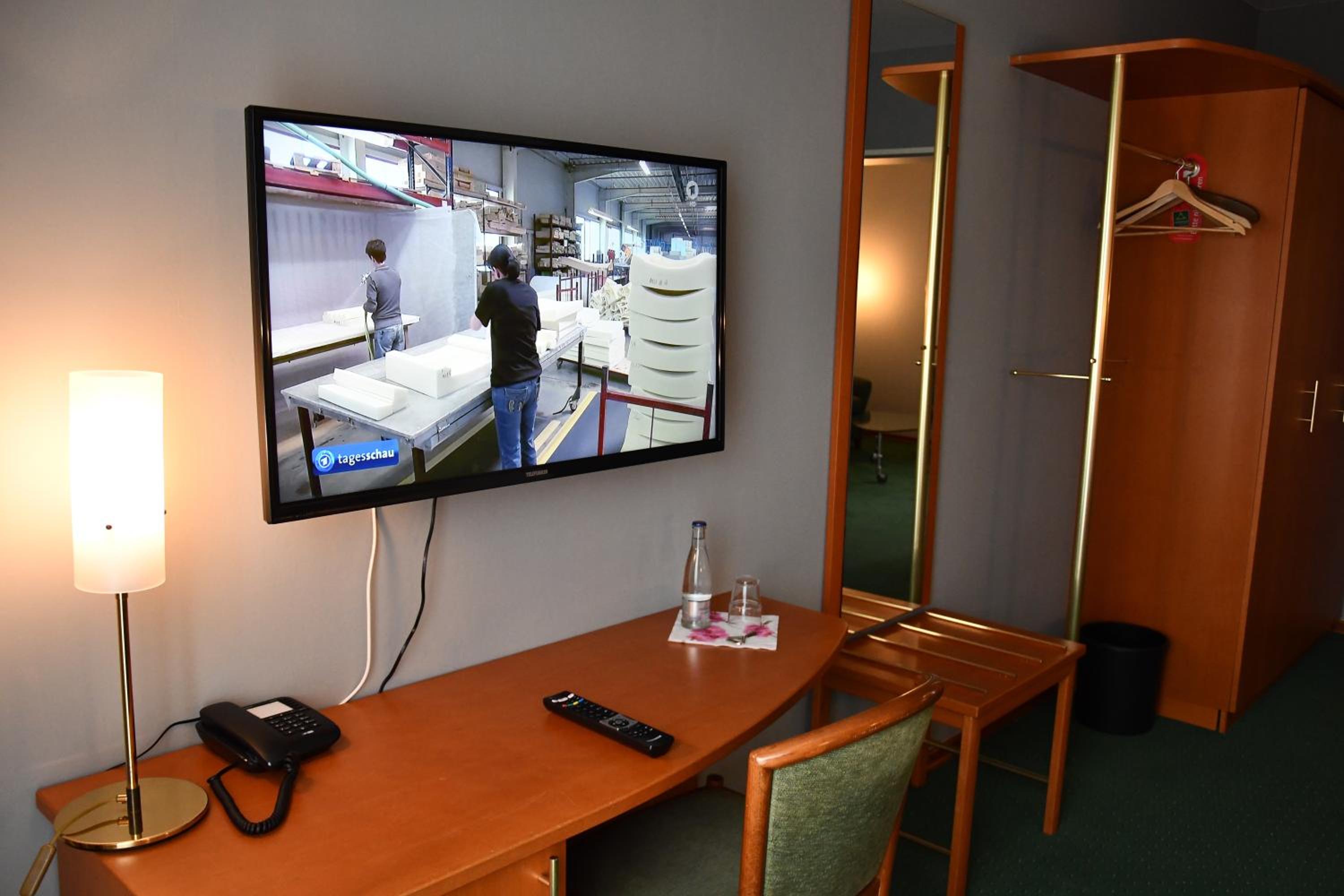 Large Double Room - Photo 7