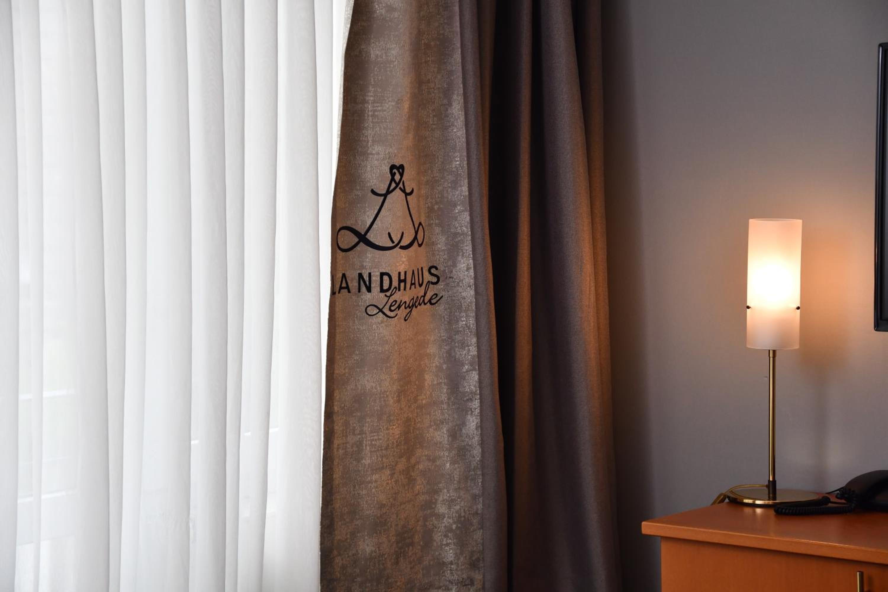 Large Double Room - Photo 6