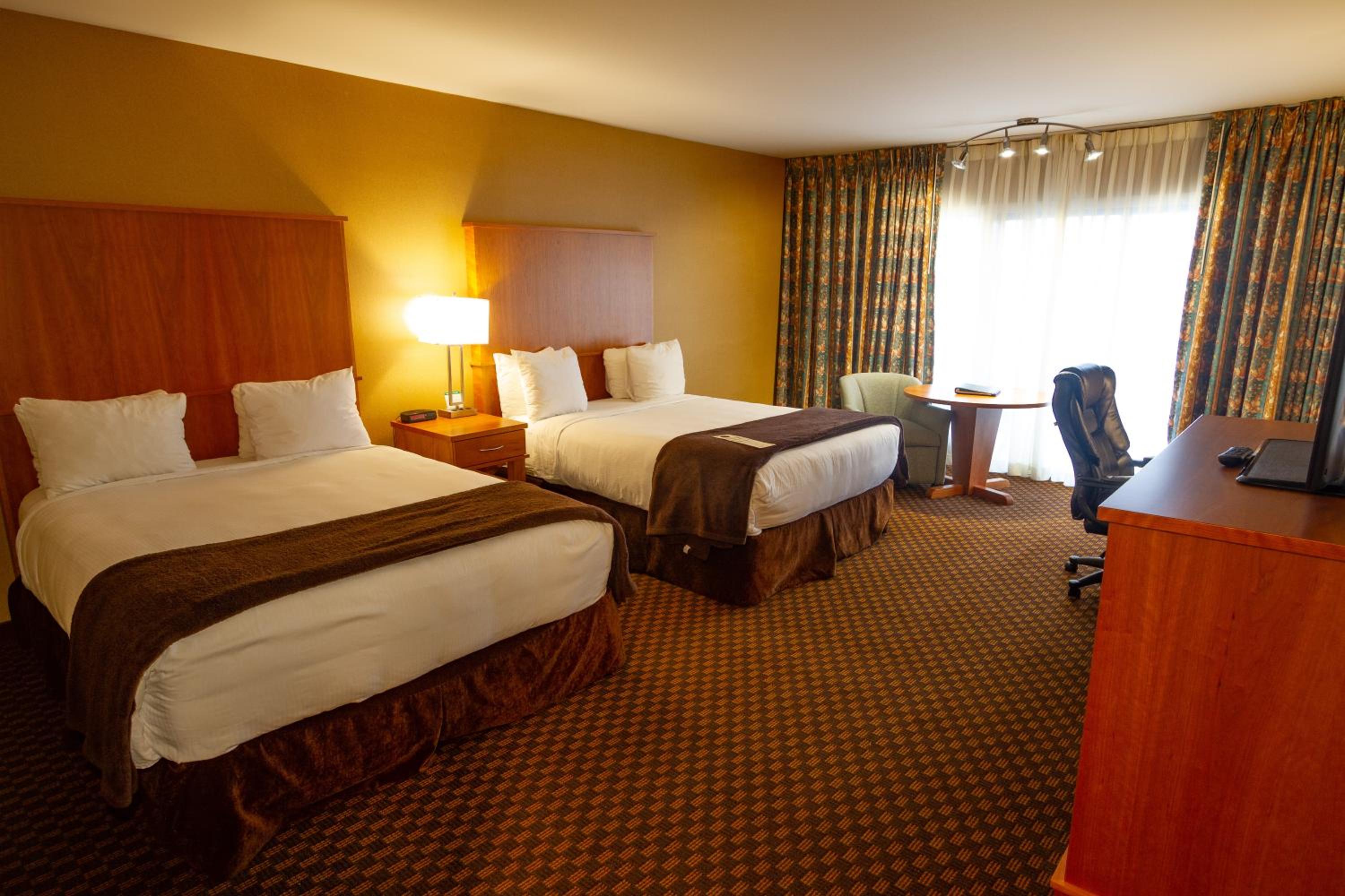 Executive Queen Room with Two Queen Beds - Photo 3