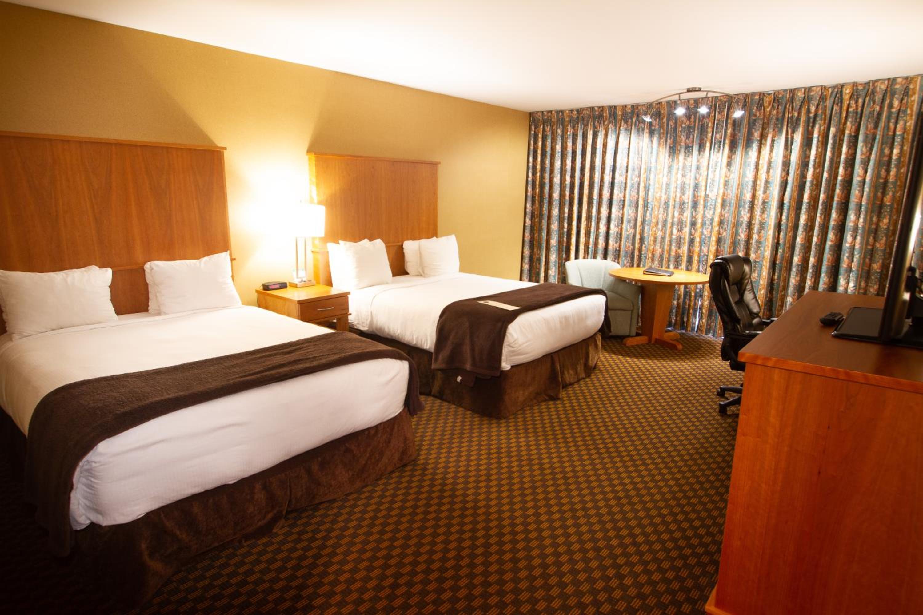 Executive Queen Room with Two Queen Beds - Photo 2