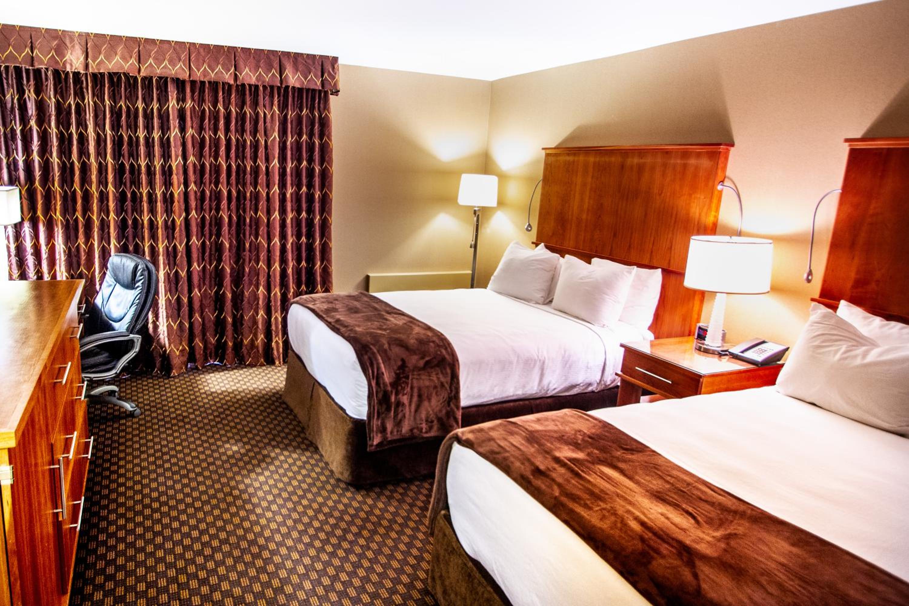 Executive Queen Room with Two Queen Beds - Photo 5