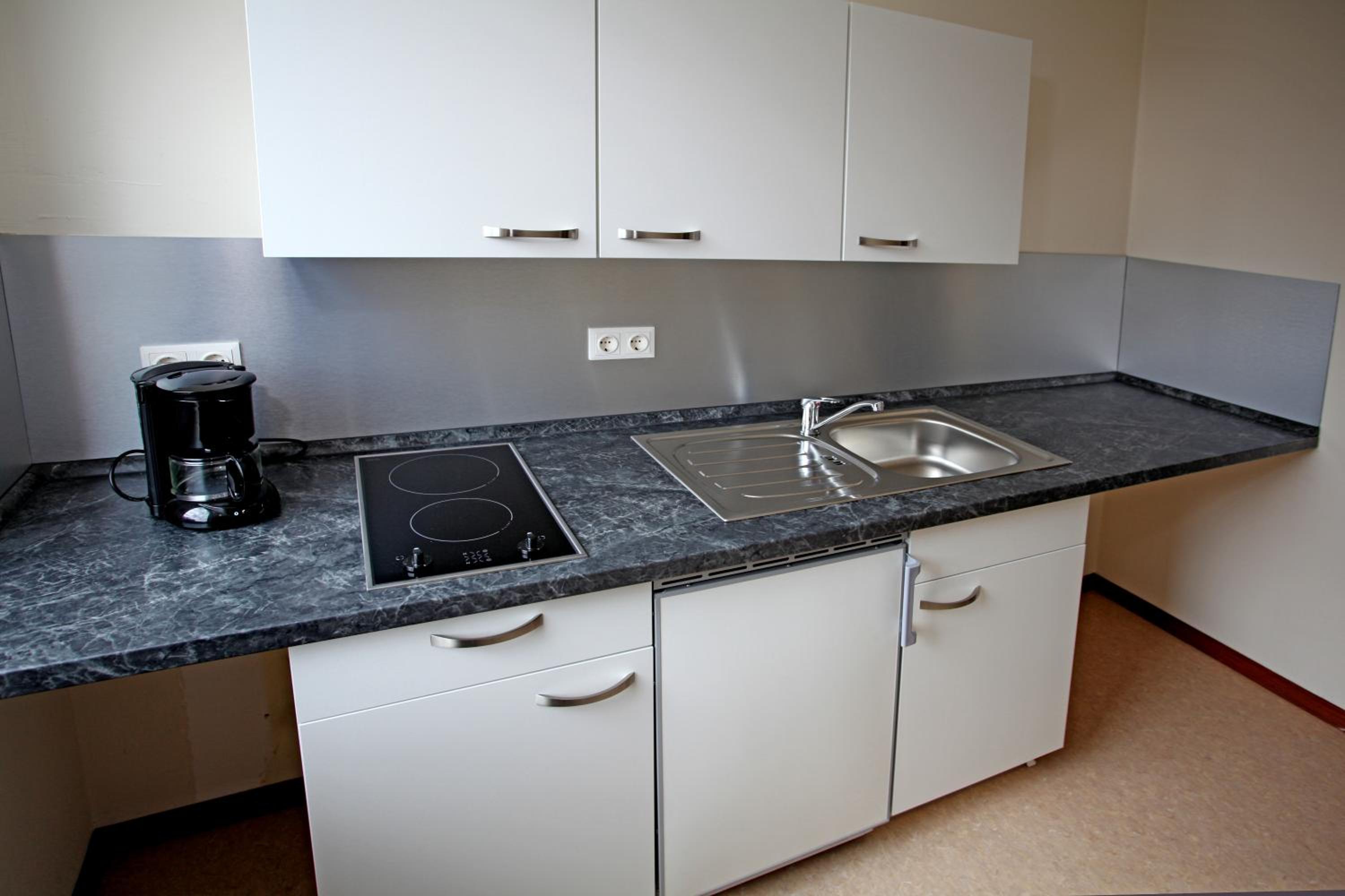 Superior One-Bedroom Apartment - Photo 3