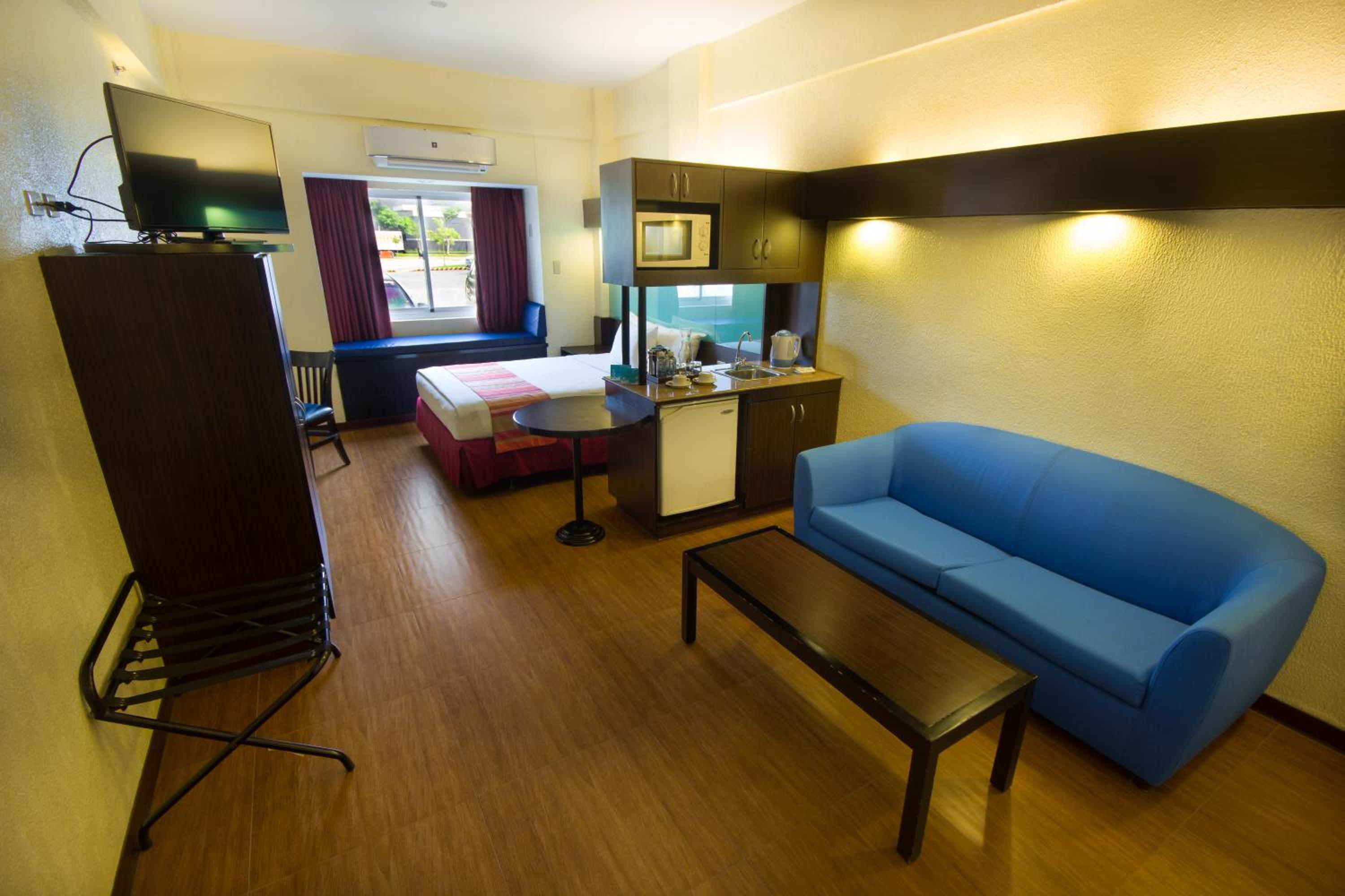 1 Queen Bed Suite - Photo 6
