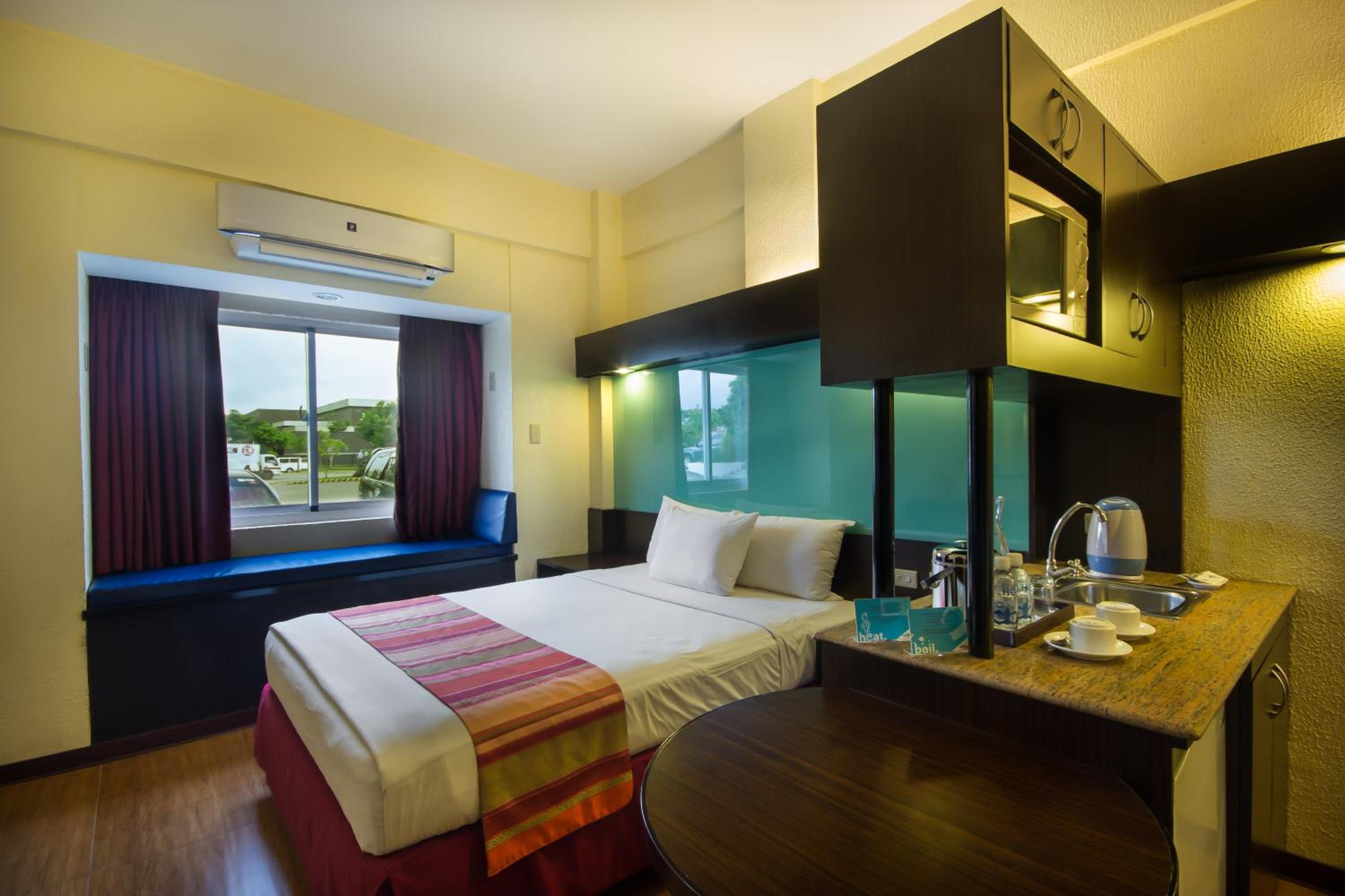 1 Queen Bed Suite - Photo 5