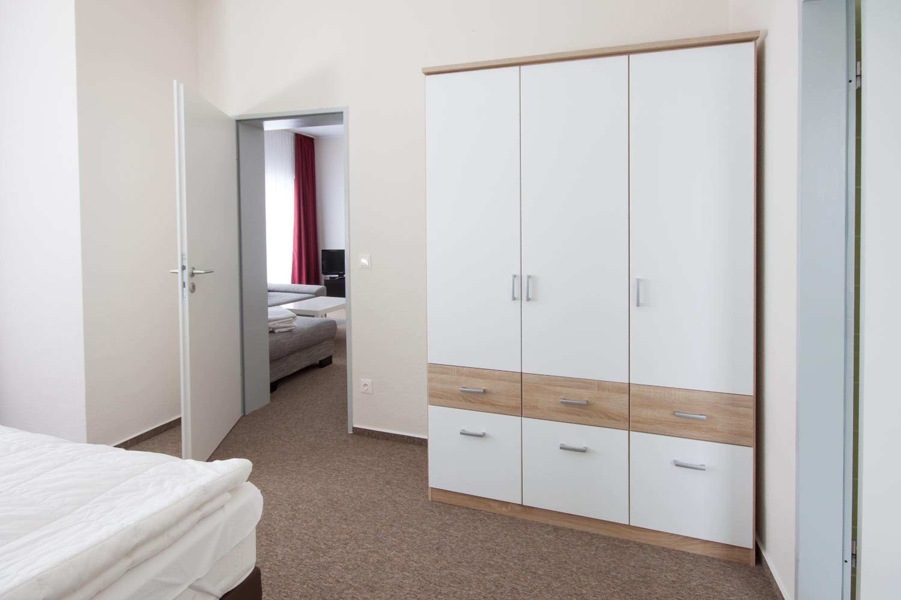 Superior One-Bedroom Apartment - Photo 4