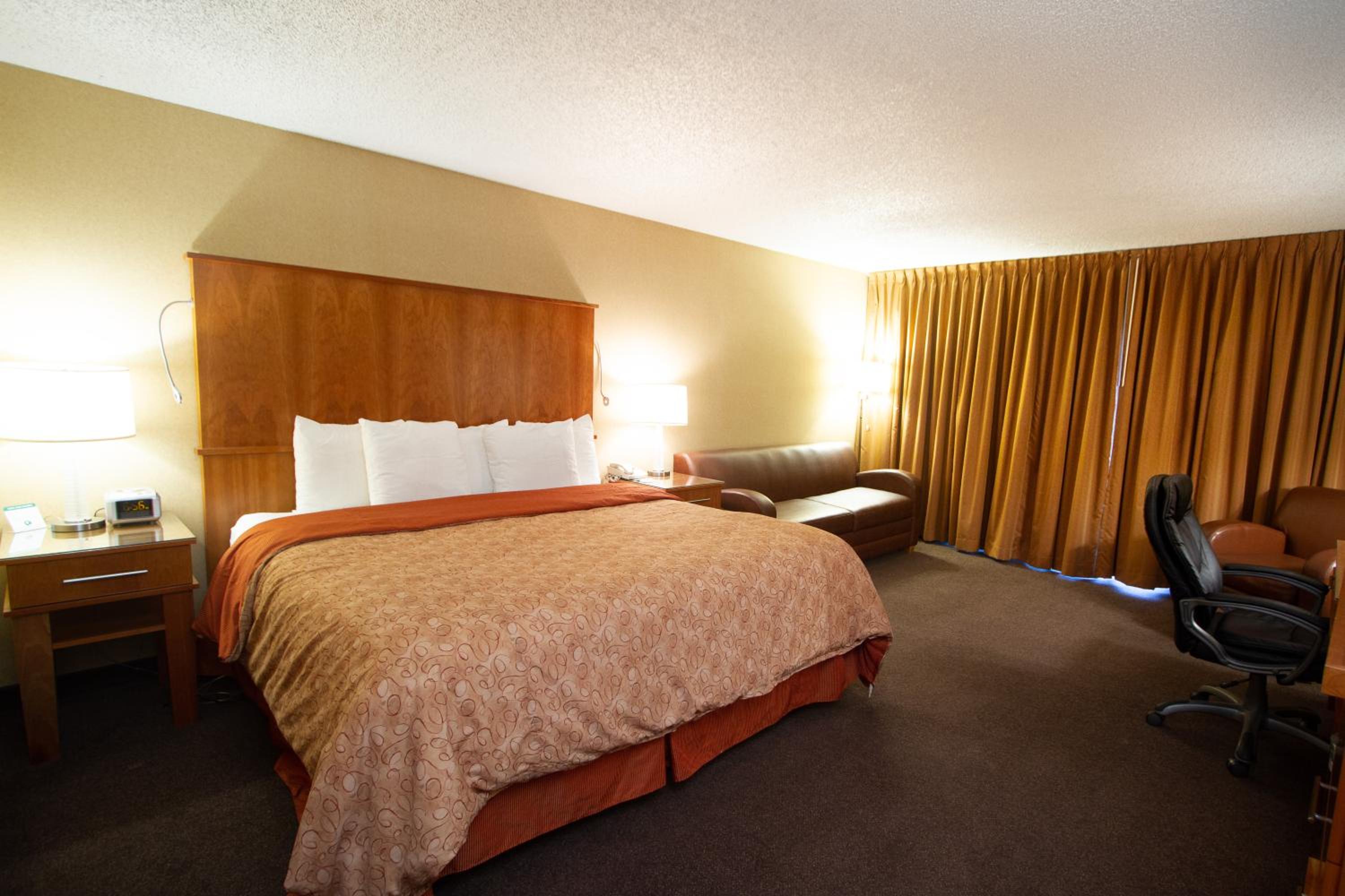 Executive Room One King Bed - Photo 2