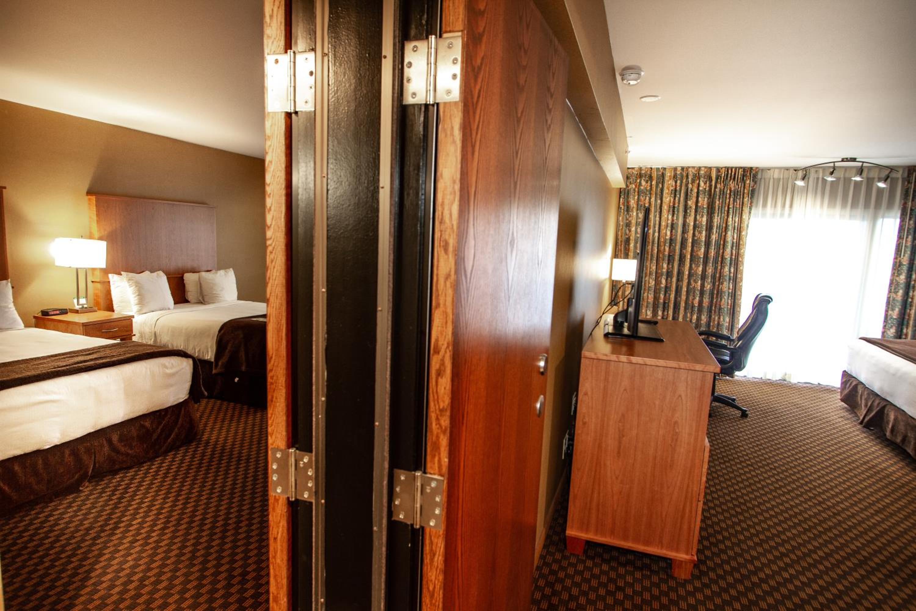 Executive Room One King Bed - Photo 5