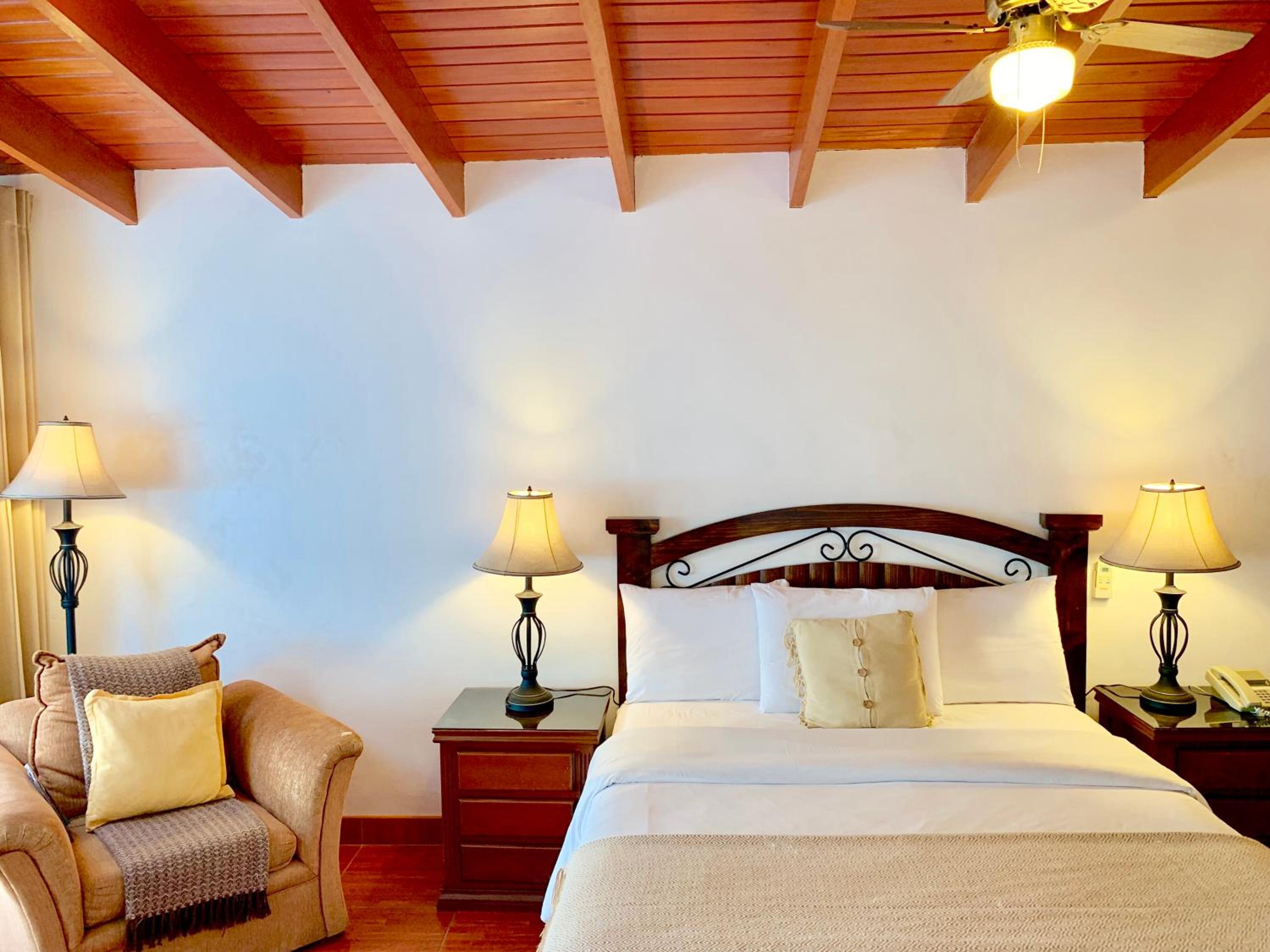 Junior Suite with Garden View - Photo 17