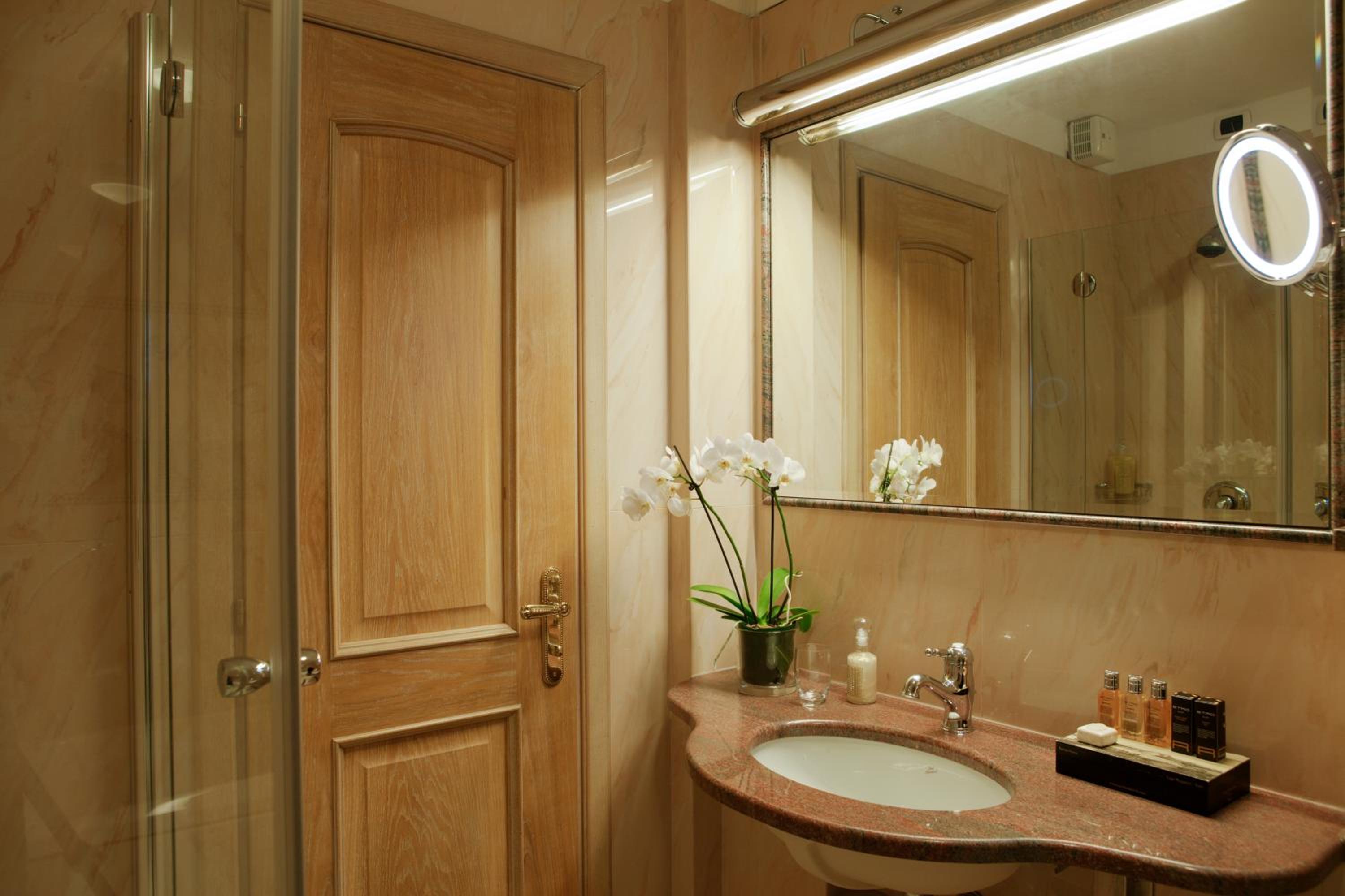Deluxe Double or Twin Room - Mountain Side - Photo 12