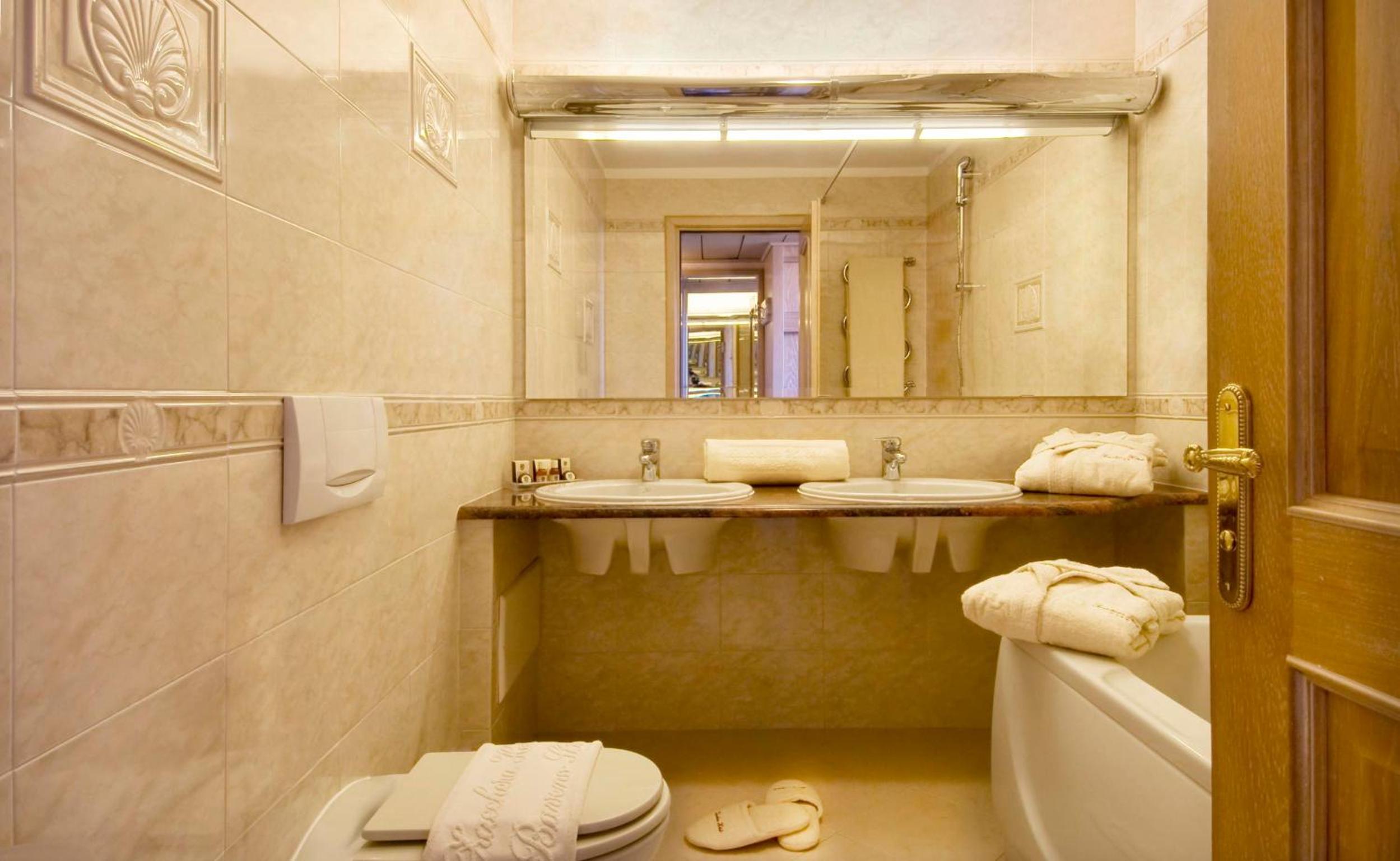 Junior Suite with Lake View - Photo 7