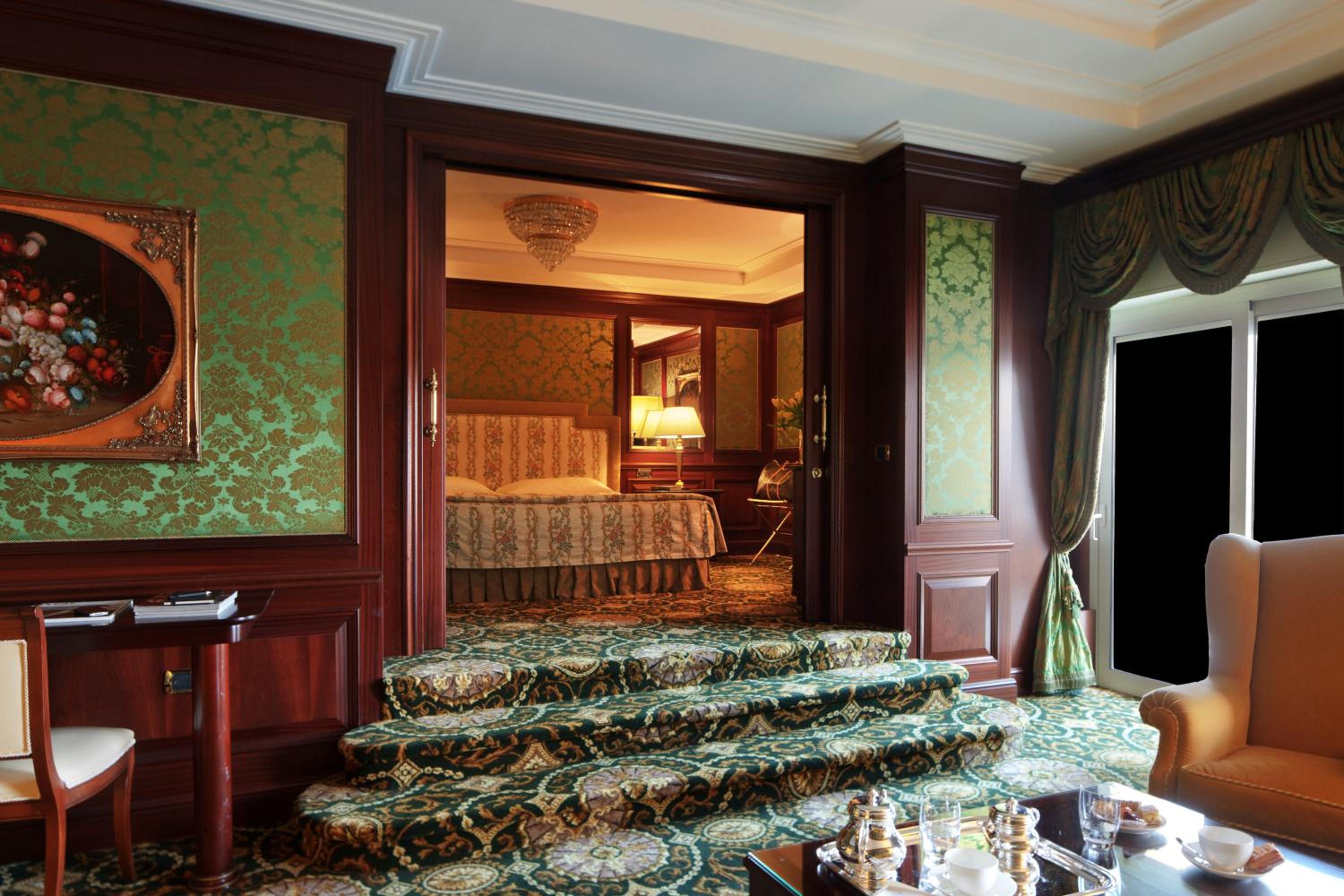 Senior Suite with Lake View - Photo 5