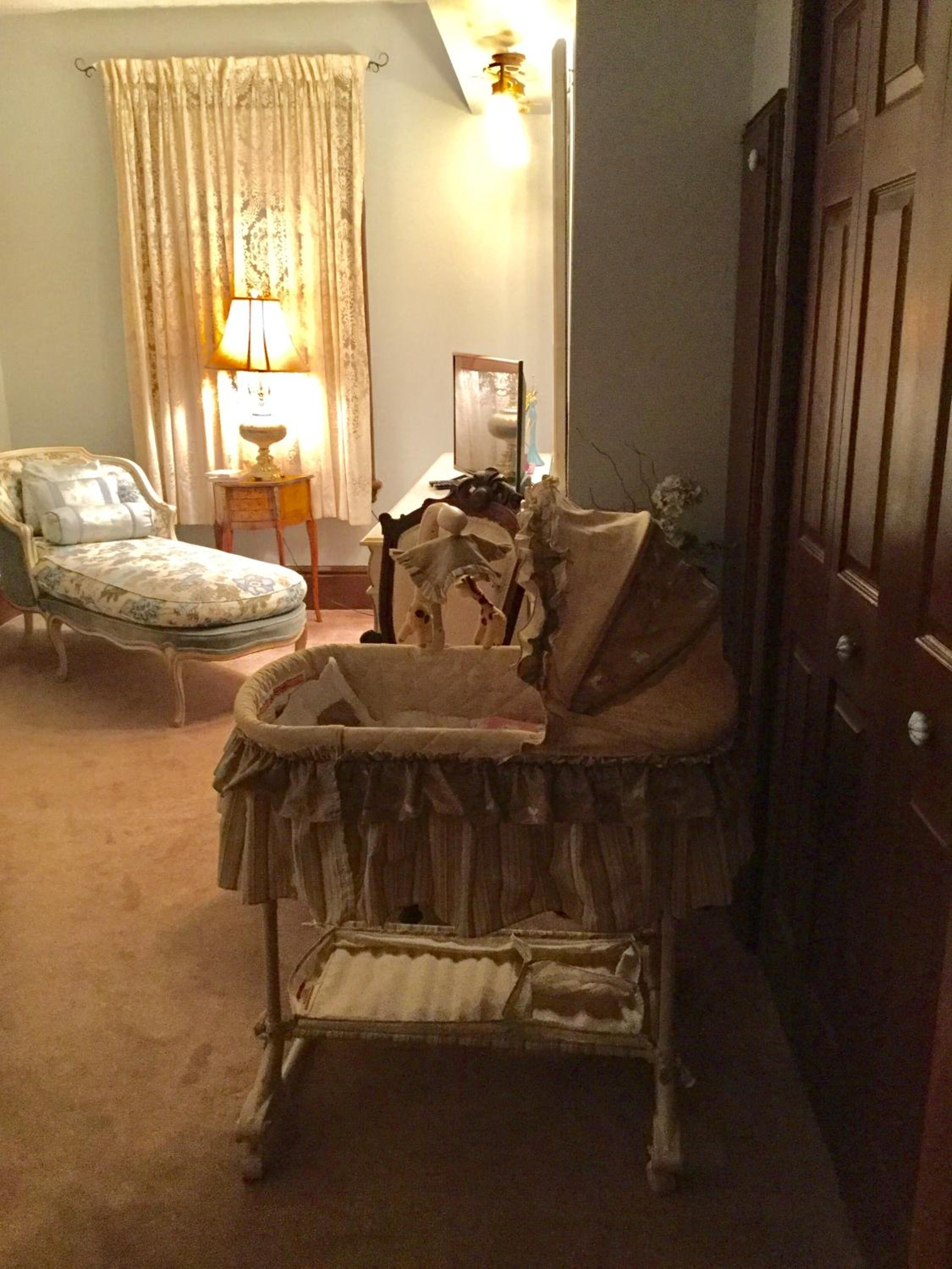 Deluxe Queen Suite photo 1