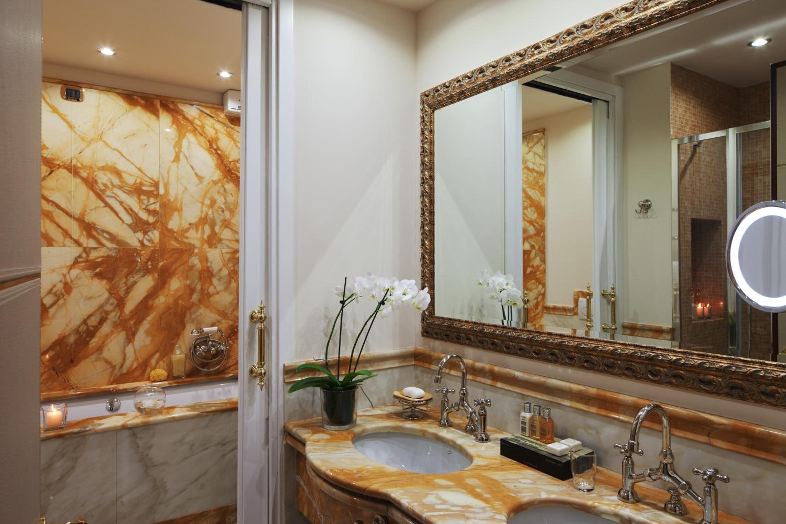 Suite with Lake View - Photo 2