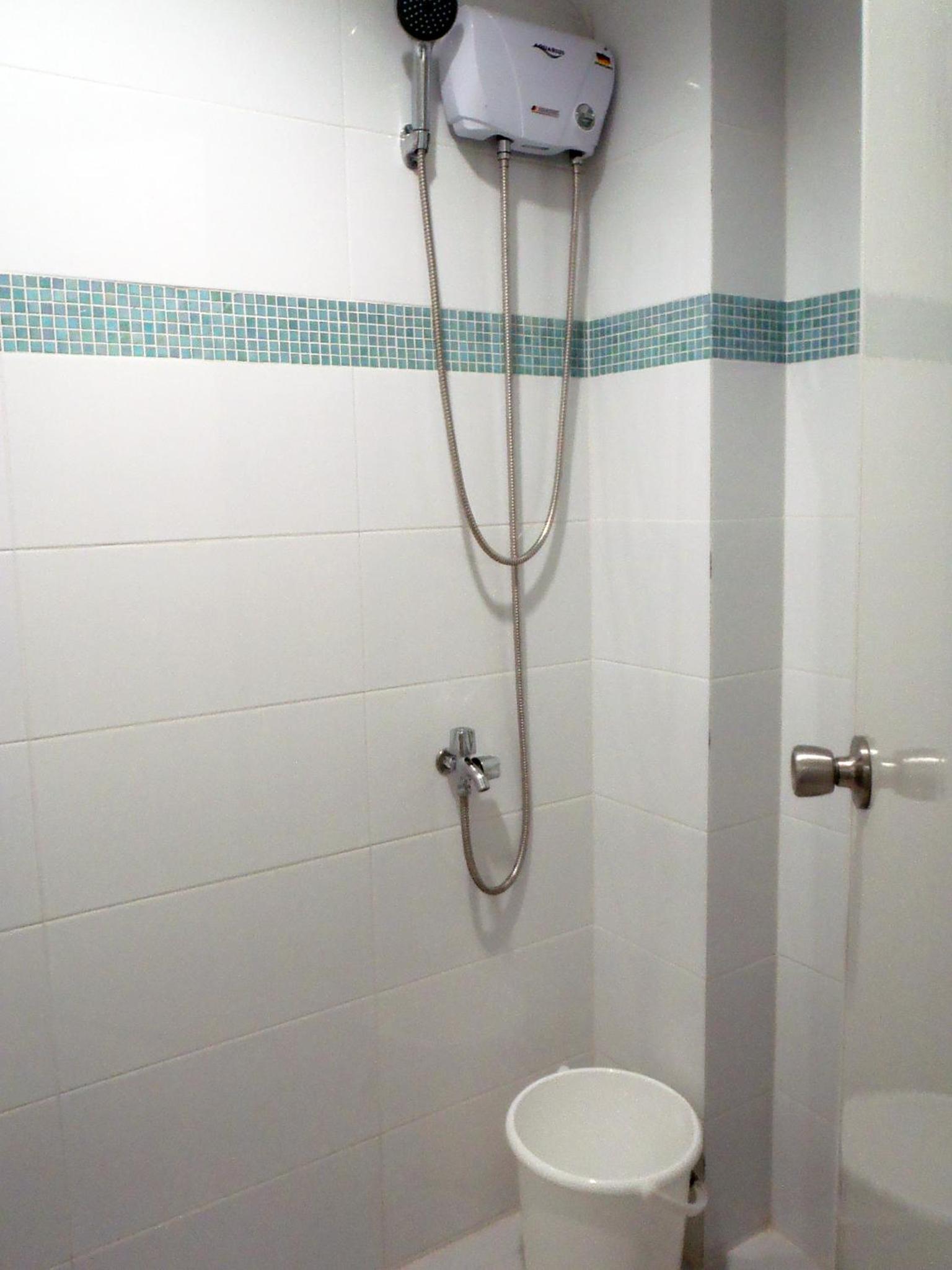 Standard Queen Room - Photo 4