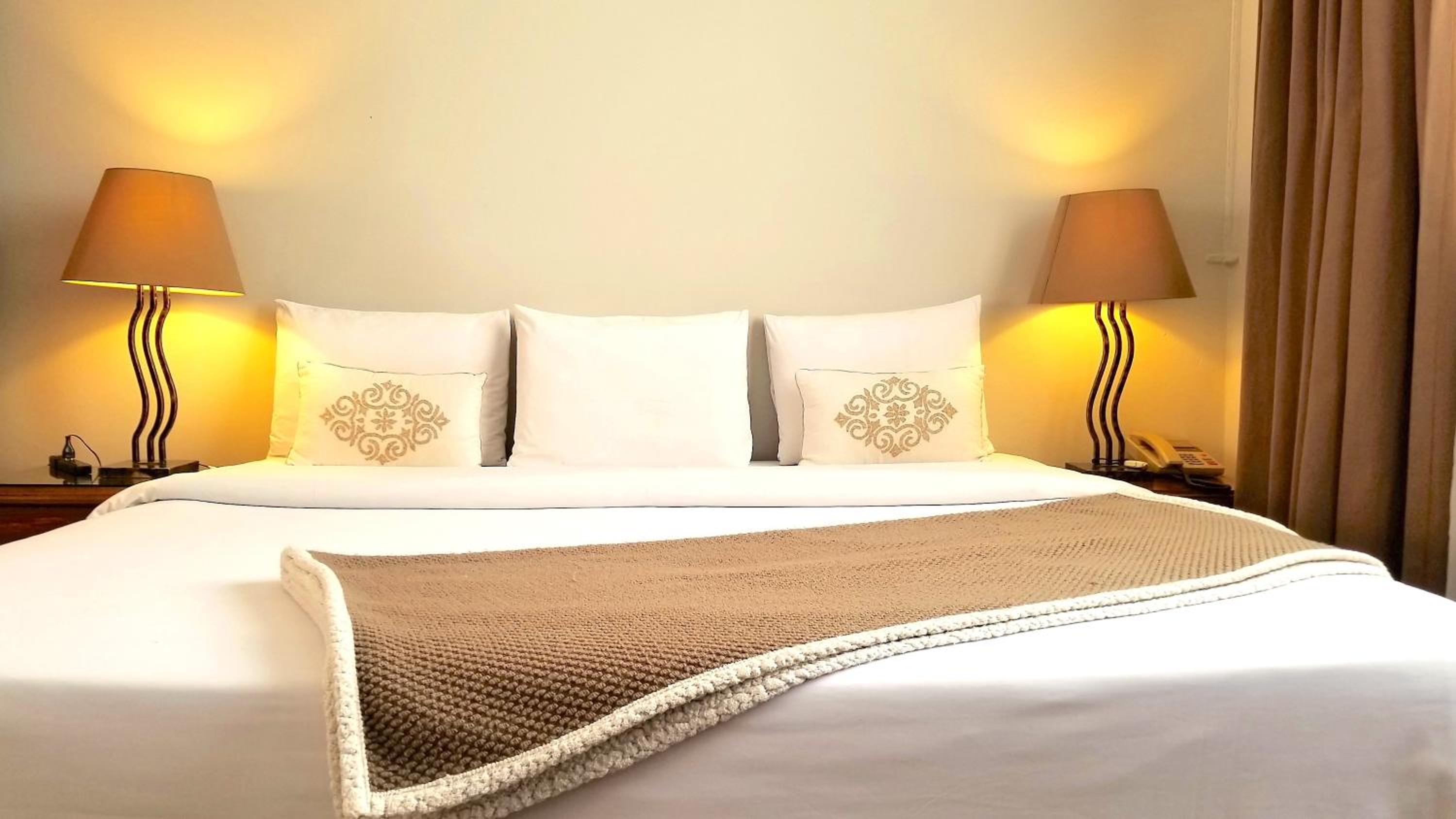 Deluxe Suite - Photo 9