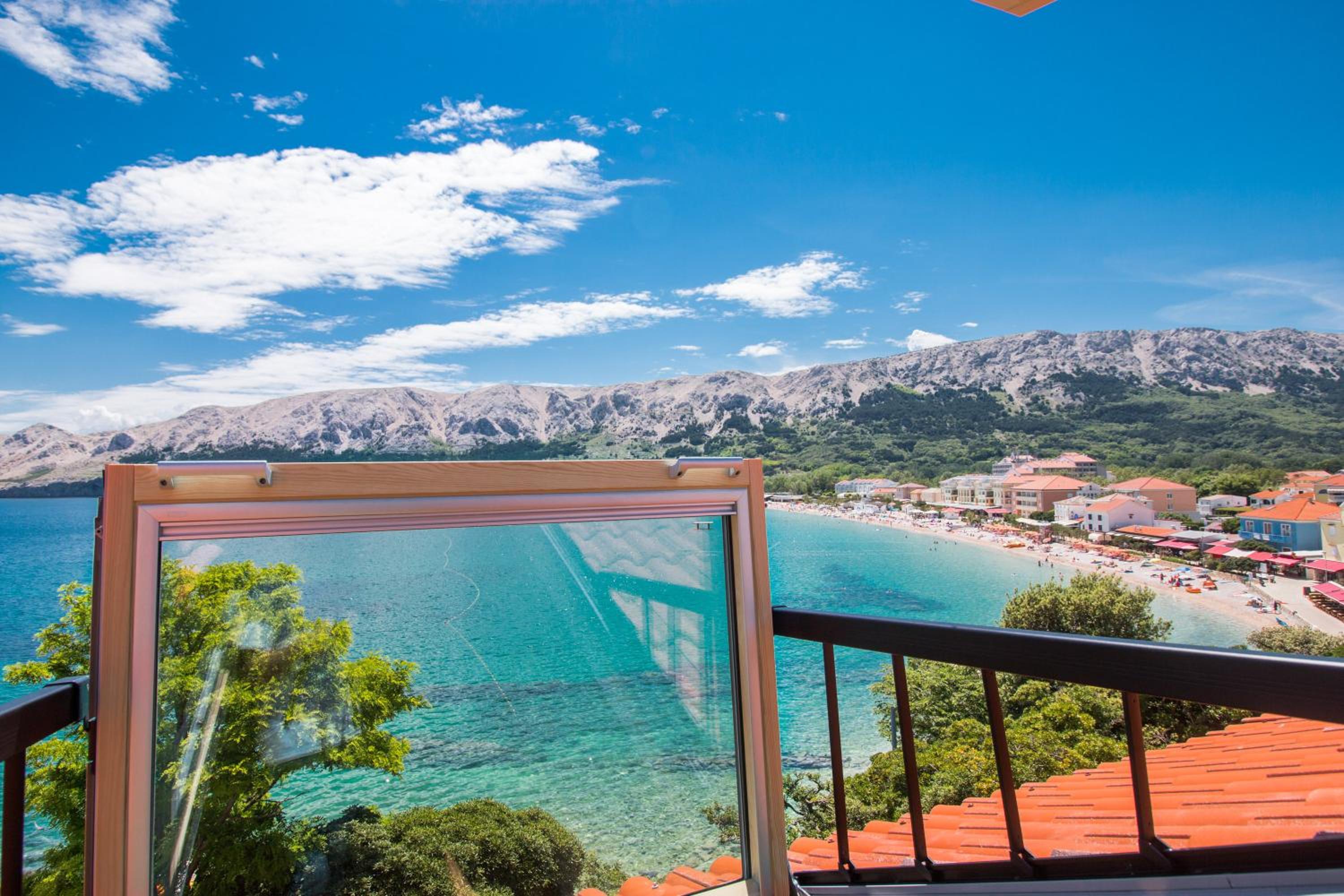 Apartment with Sea View - Photo 8