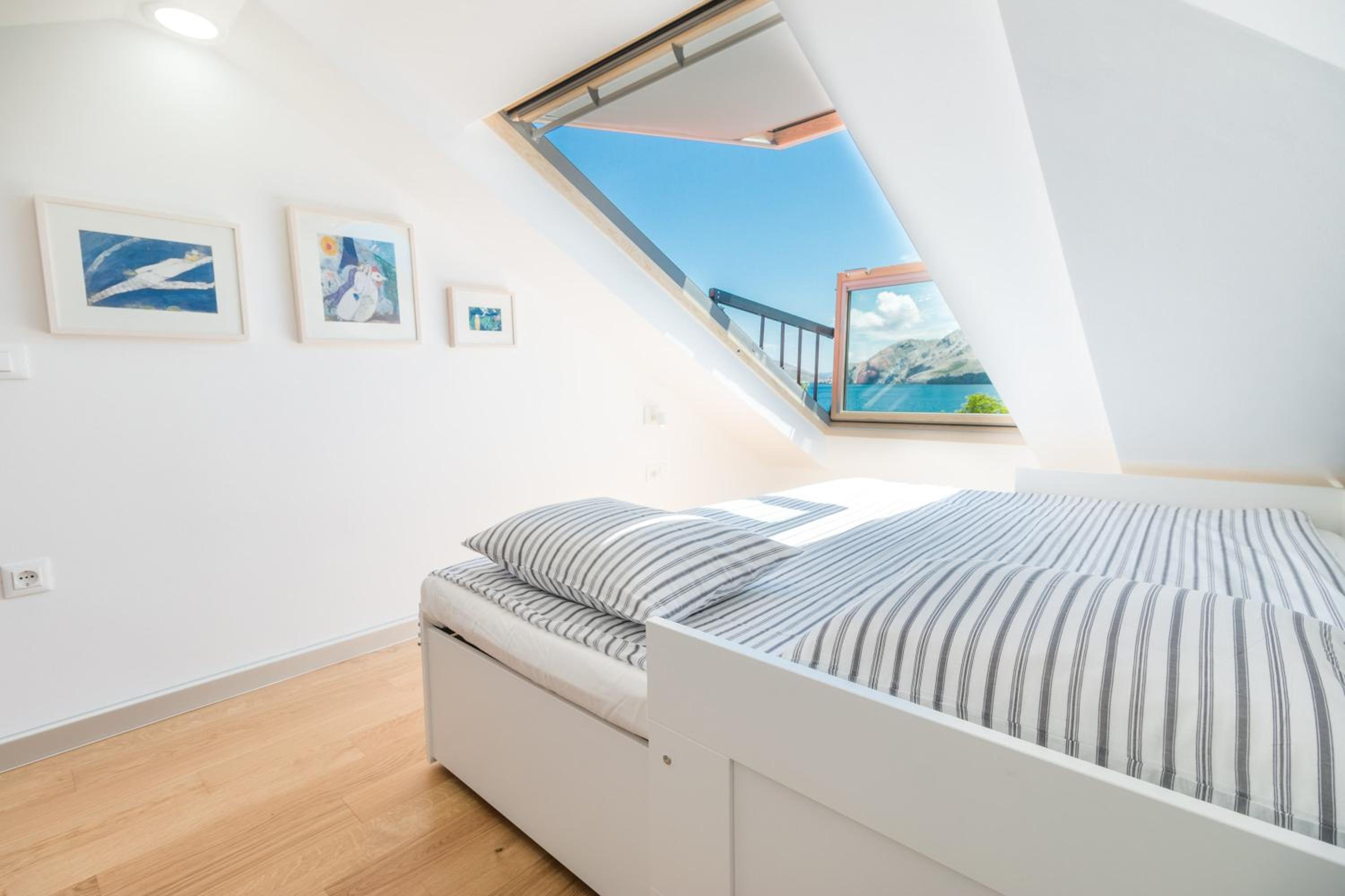 Apartment with Sea View - Photo 7