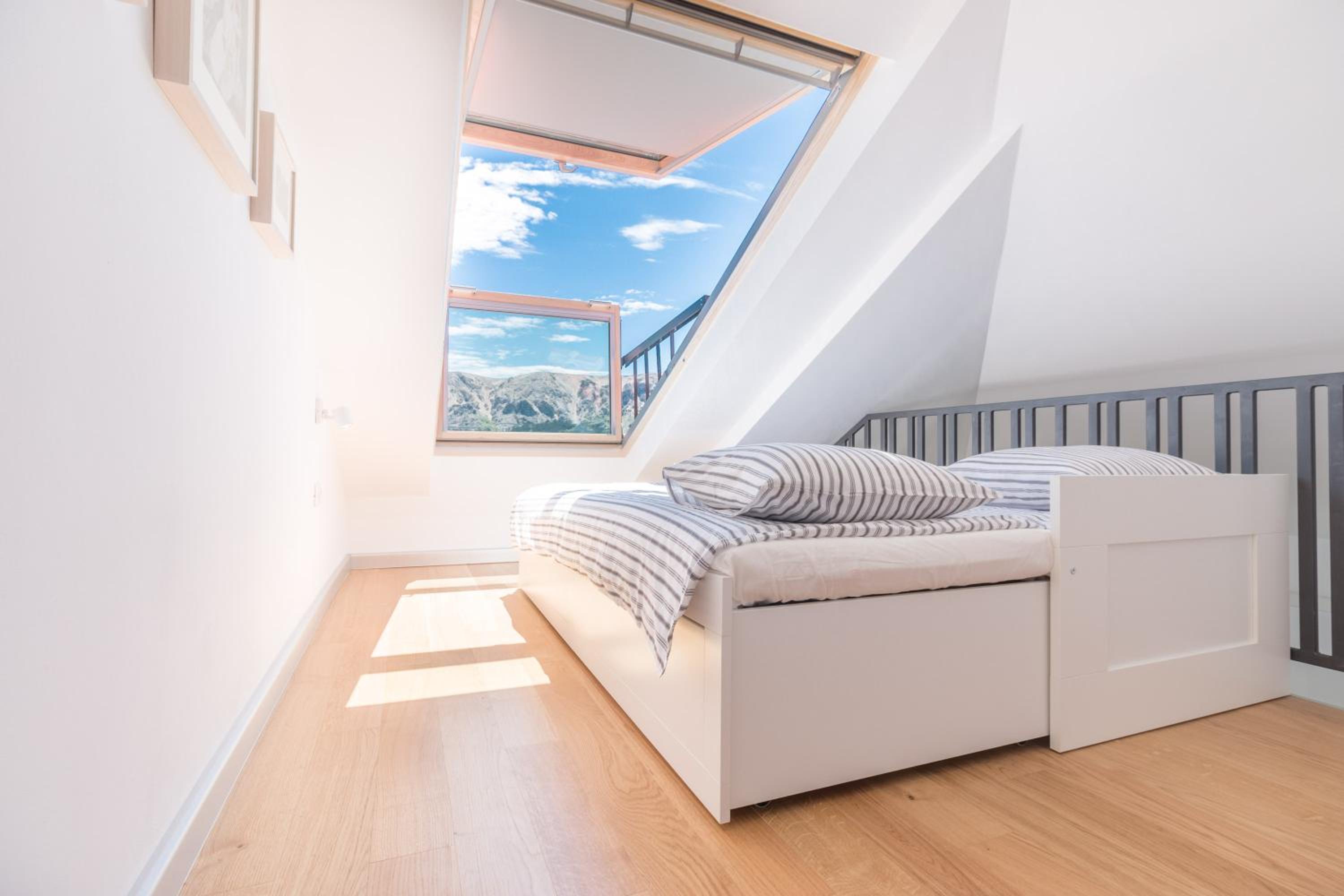 Apartment with Sea View - Photo 6
