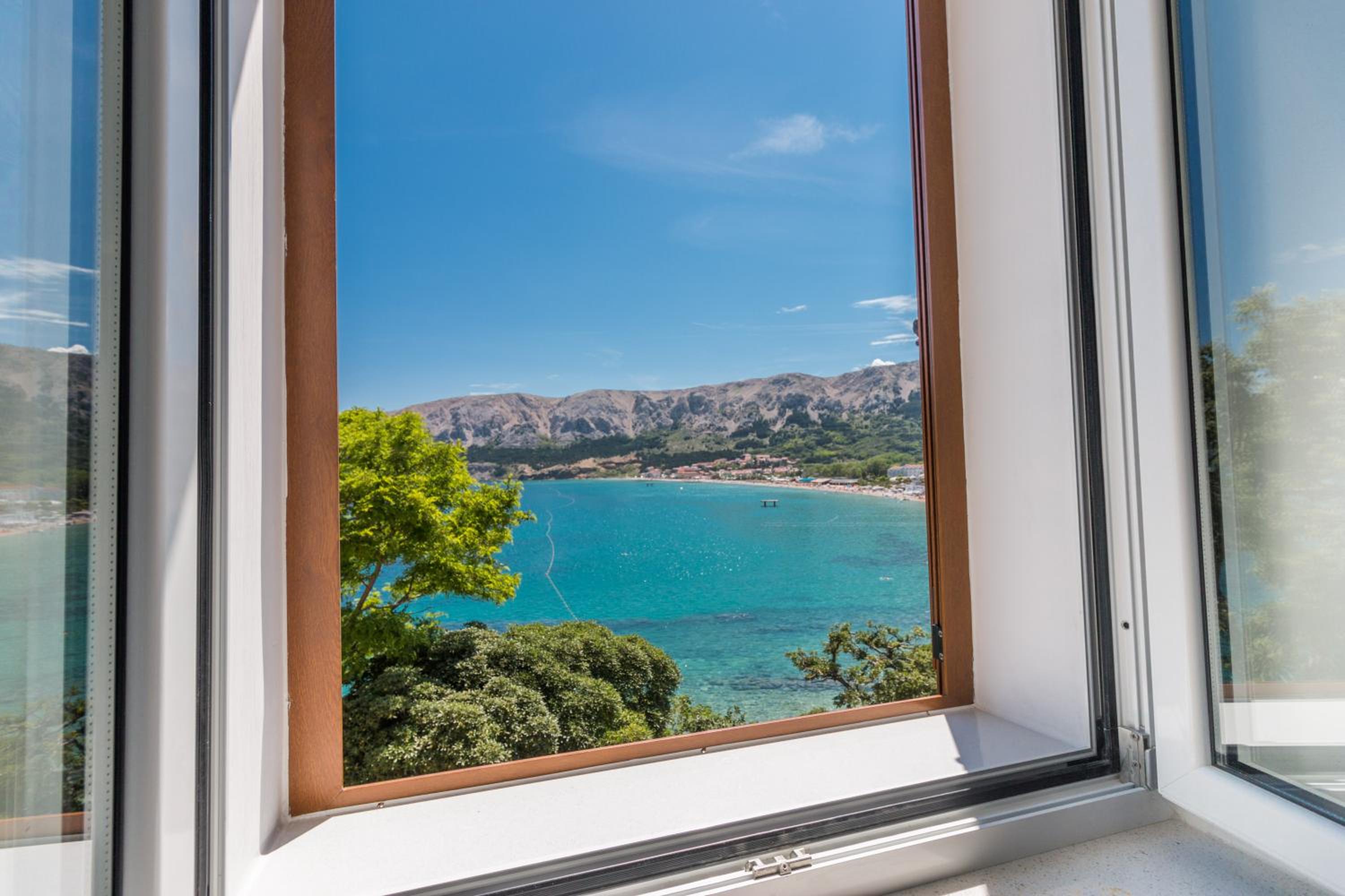 Apartment with Sea View - Photo 17