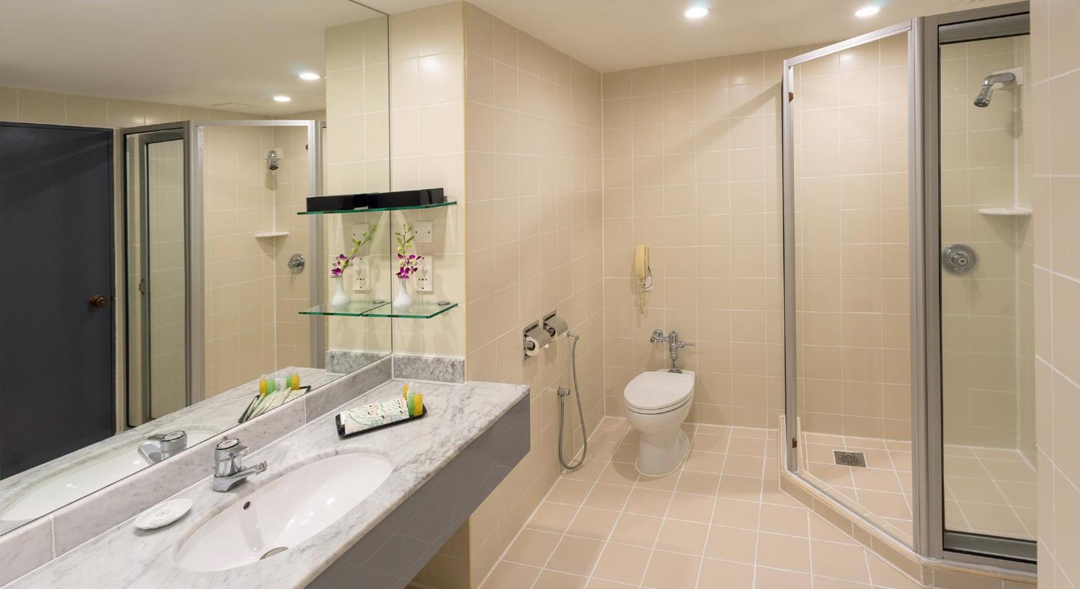 Premier King Room with Sea View - Photo 8