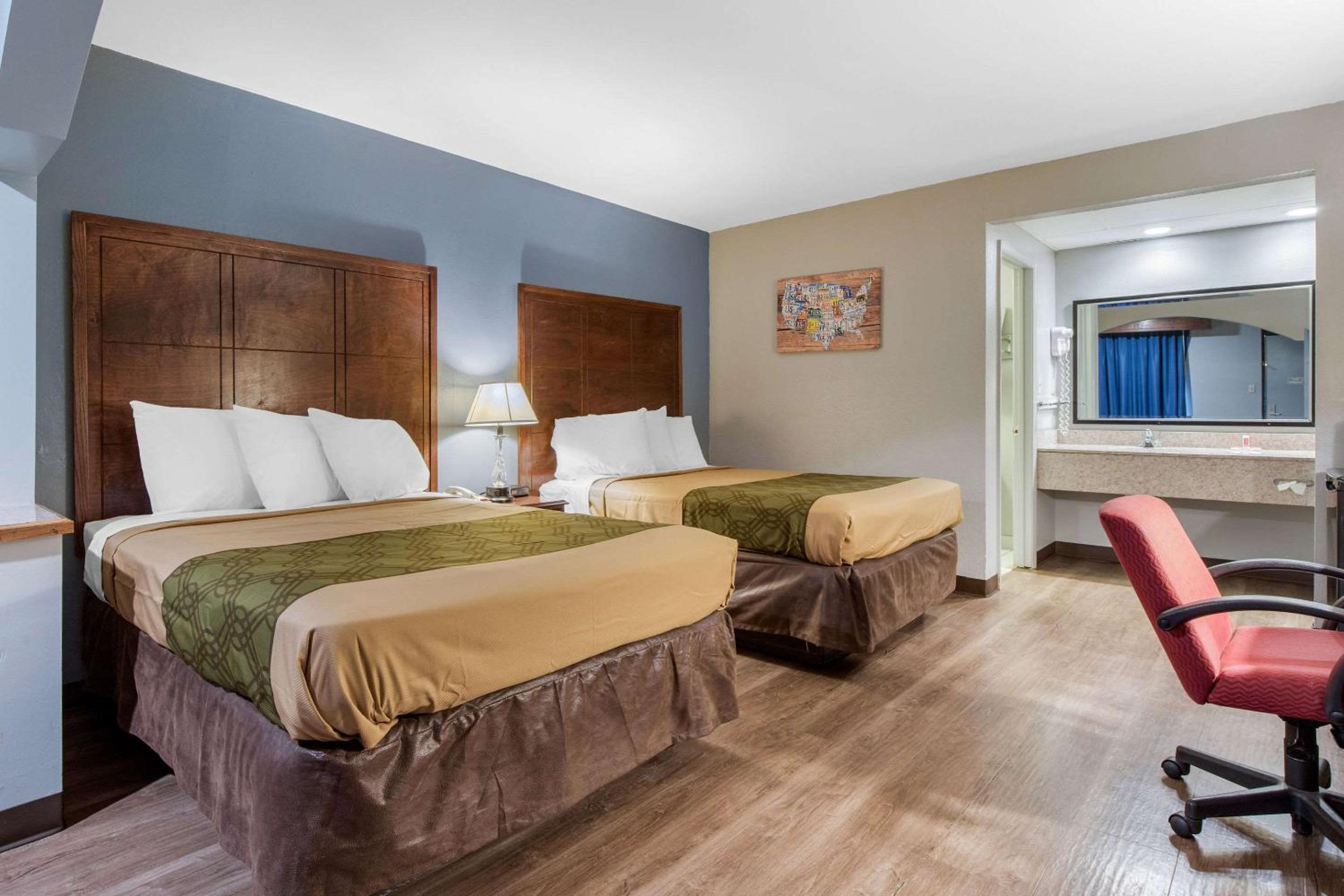 Double Room with Two Double Beds - Smoking photo 3